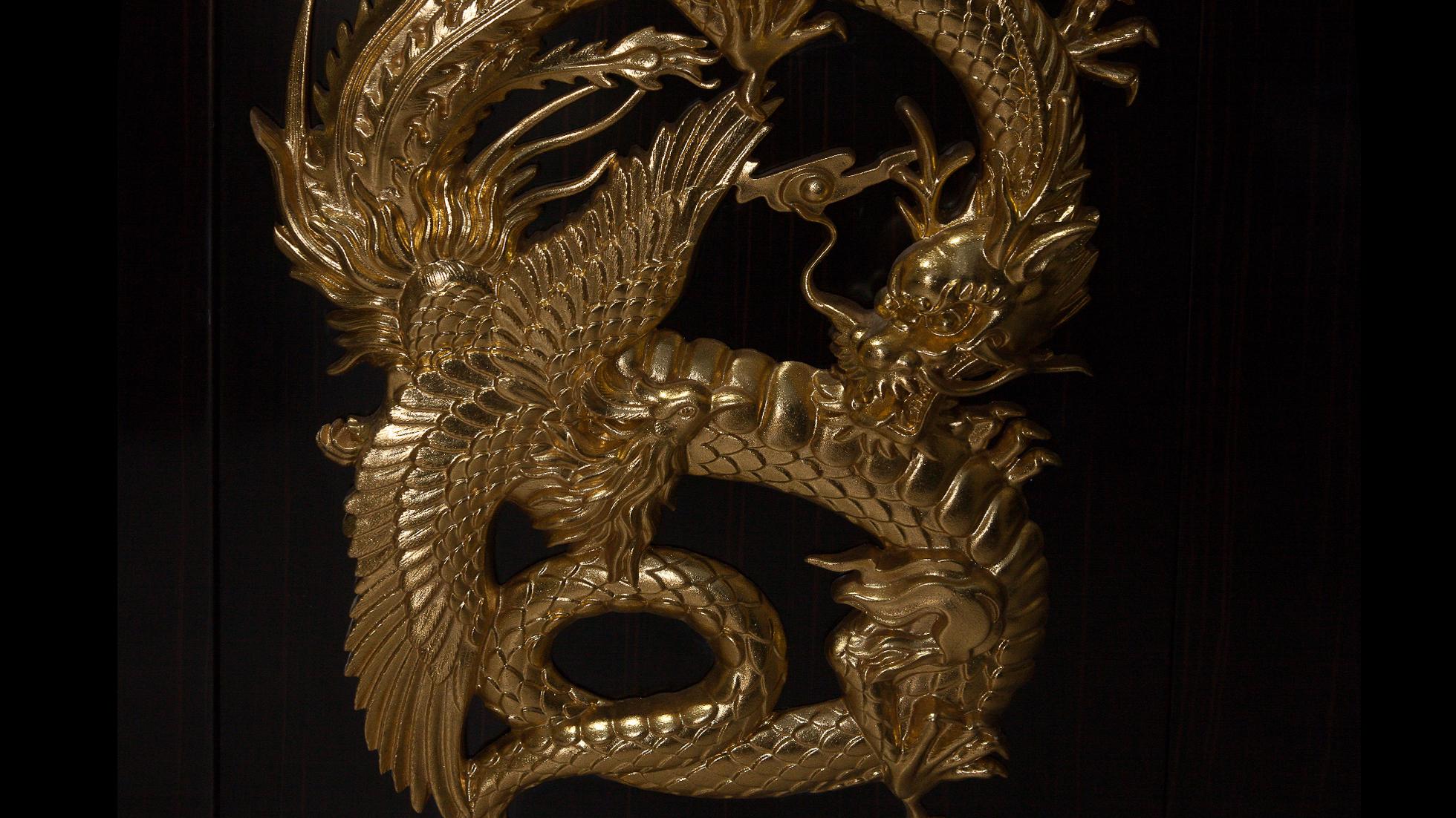 Dresser in Chinoiserie Style Ebony Wood, Hand Carved and Gold Plated In Excellent Condition For Sale In Hong Kong, HK