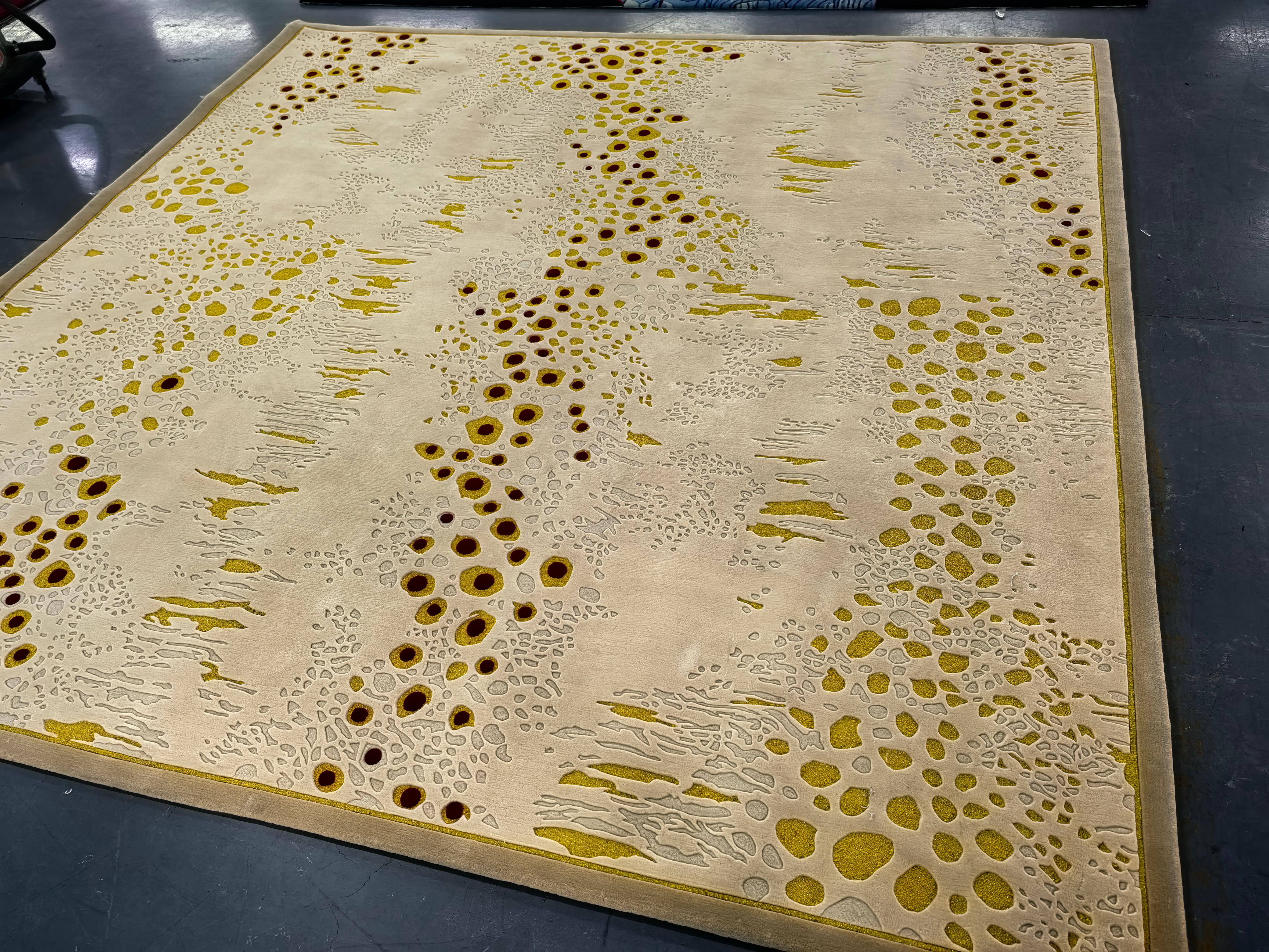 Alfombra Contemporánea Europea Occidental Nueva Colección de Lujo de Lana en stock Moderno en venta