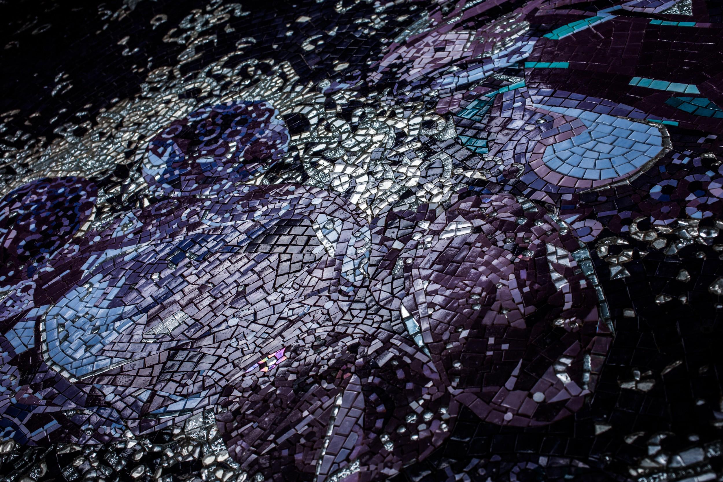 Contemporary Mural Glass & Marble Mosaic for wall and floor decoration, Jewelry Stones Design For Sale