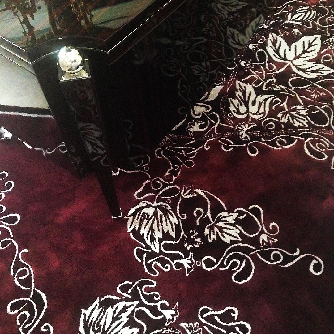 Western European Contemporary Rug New Tufted Silk Luxury Collection, Flowers For Sale 2