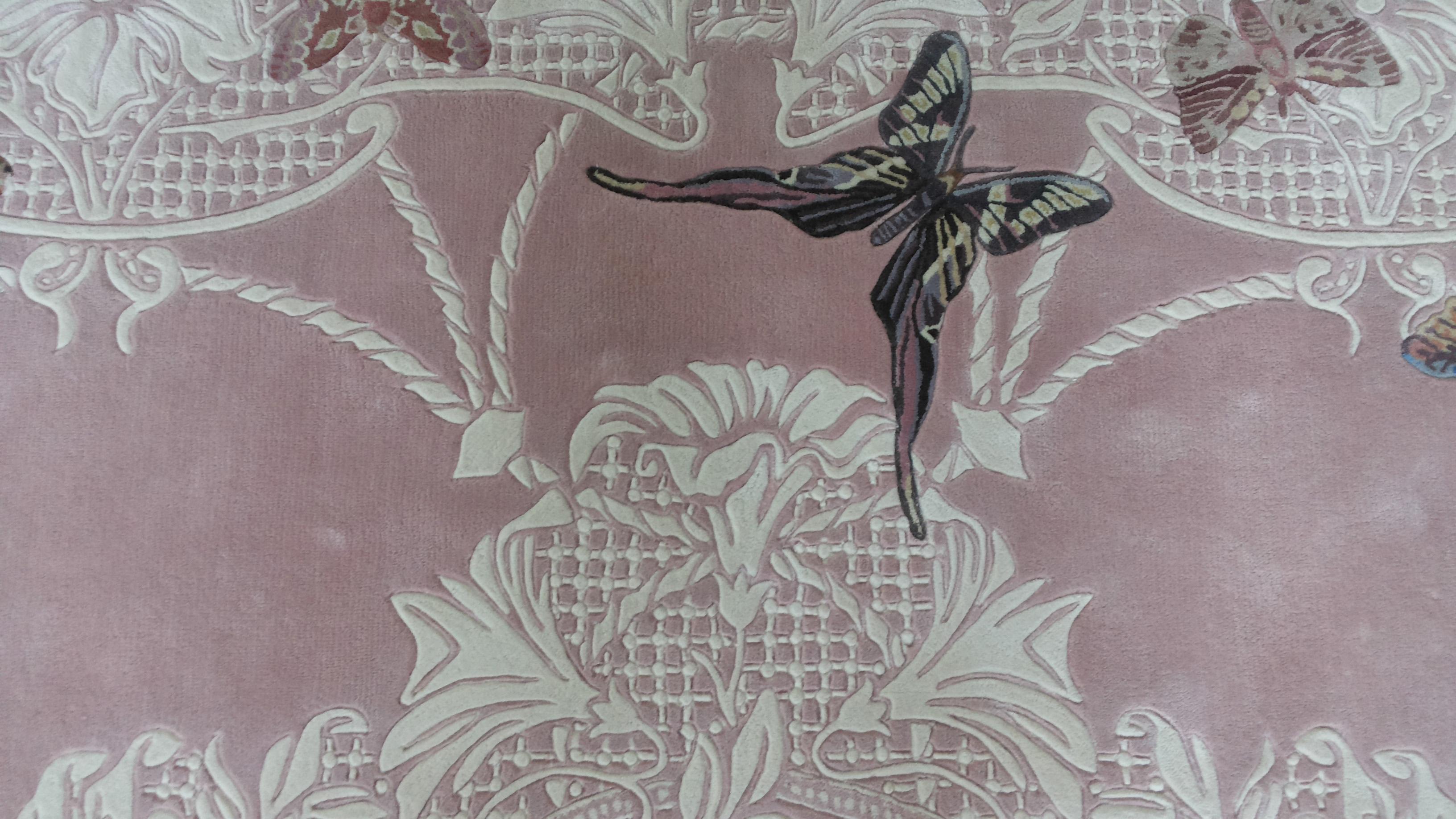 Western European Fine Silk Tufted Area Rug Neoclassica For Sale 2