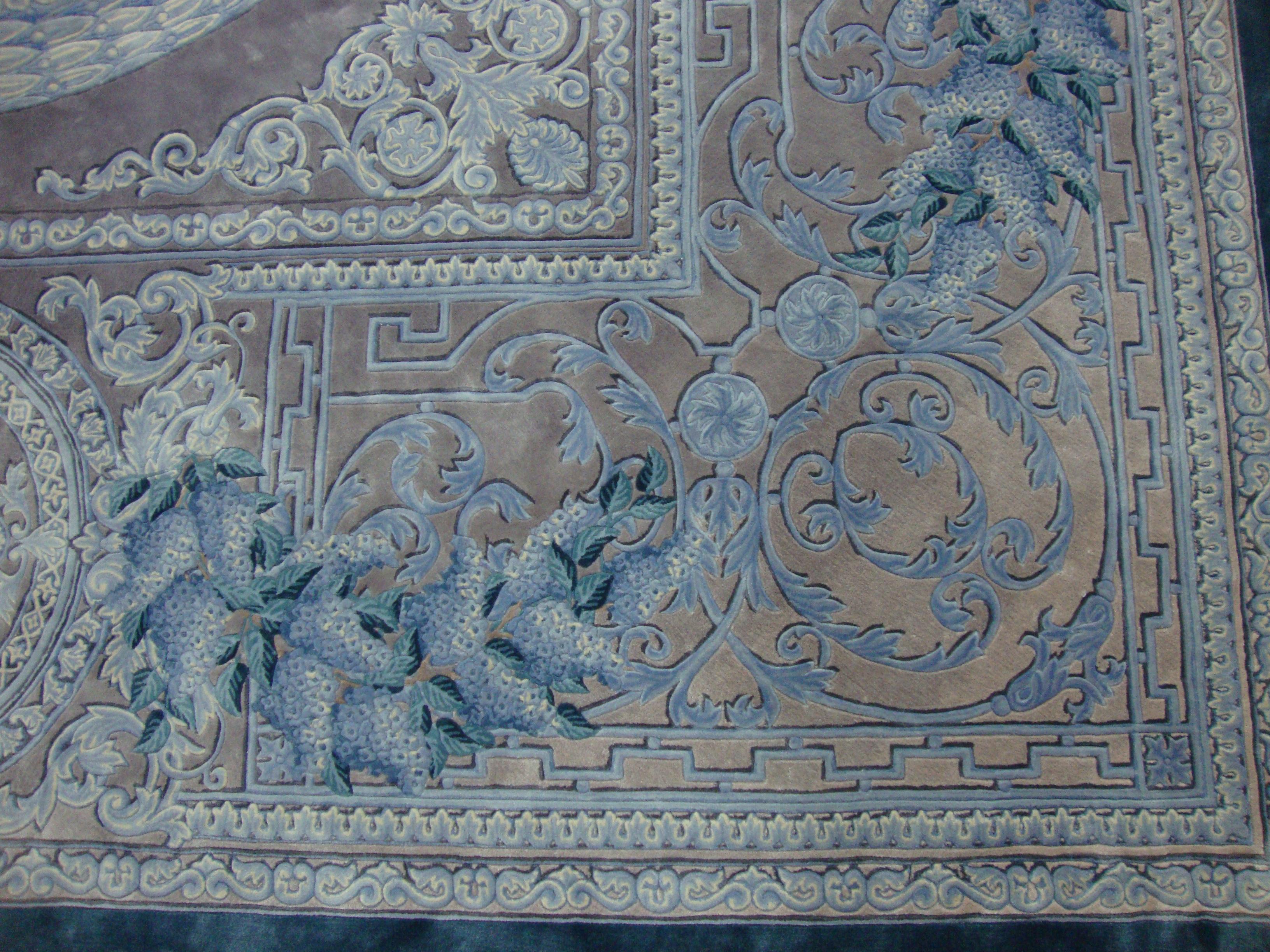 Western European Fine Silk Tufted Area Rug Neoclassica In New Condition For Sale In Hong Kong, HK