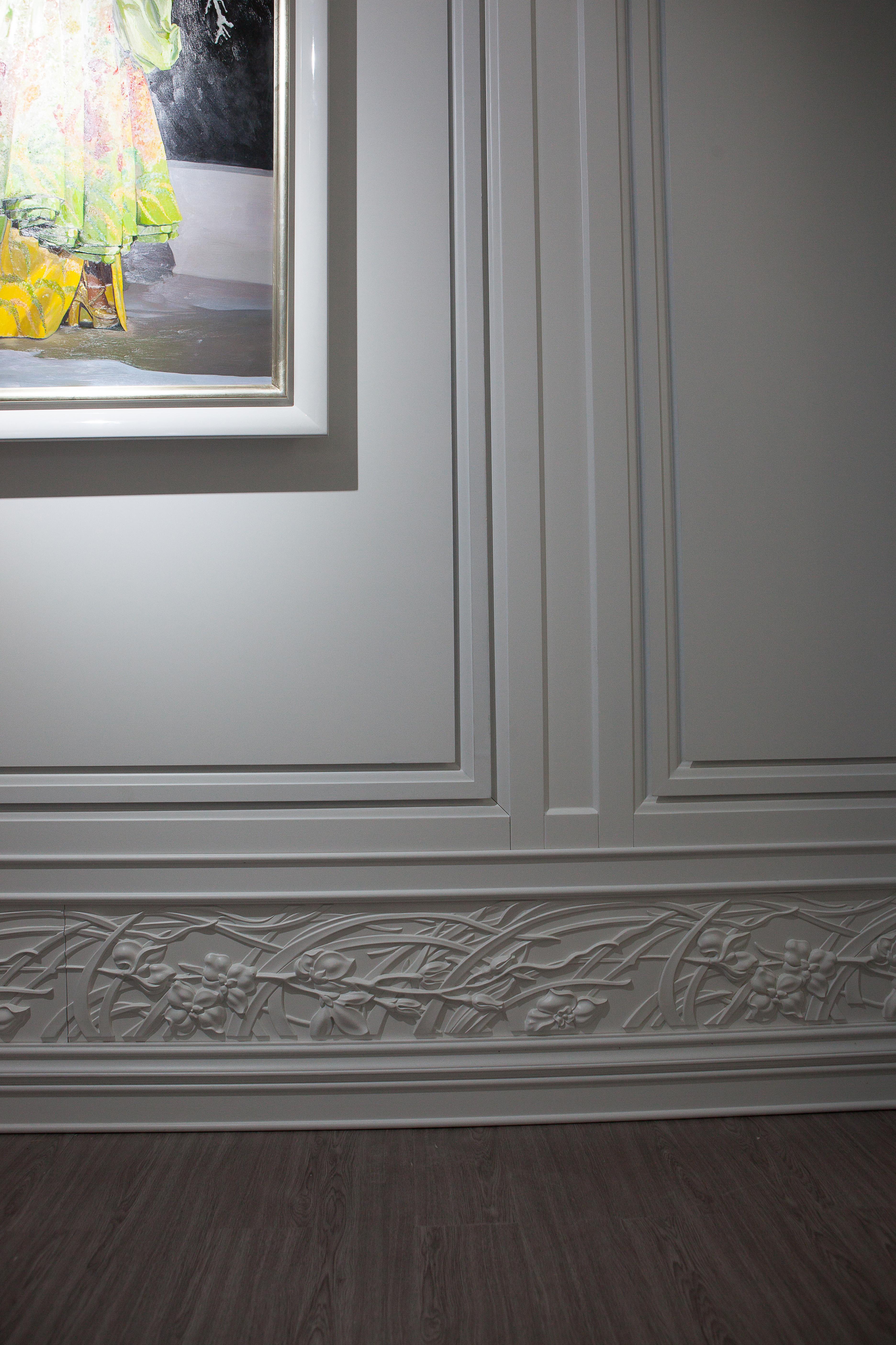 Solid Wood Panel in White Finishing with Carved Elements, Custom Made In New Condition For Sale In Hong Kong, HK