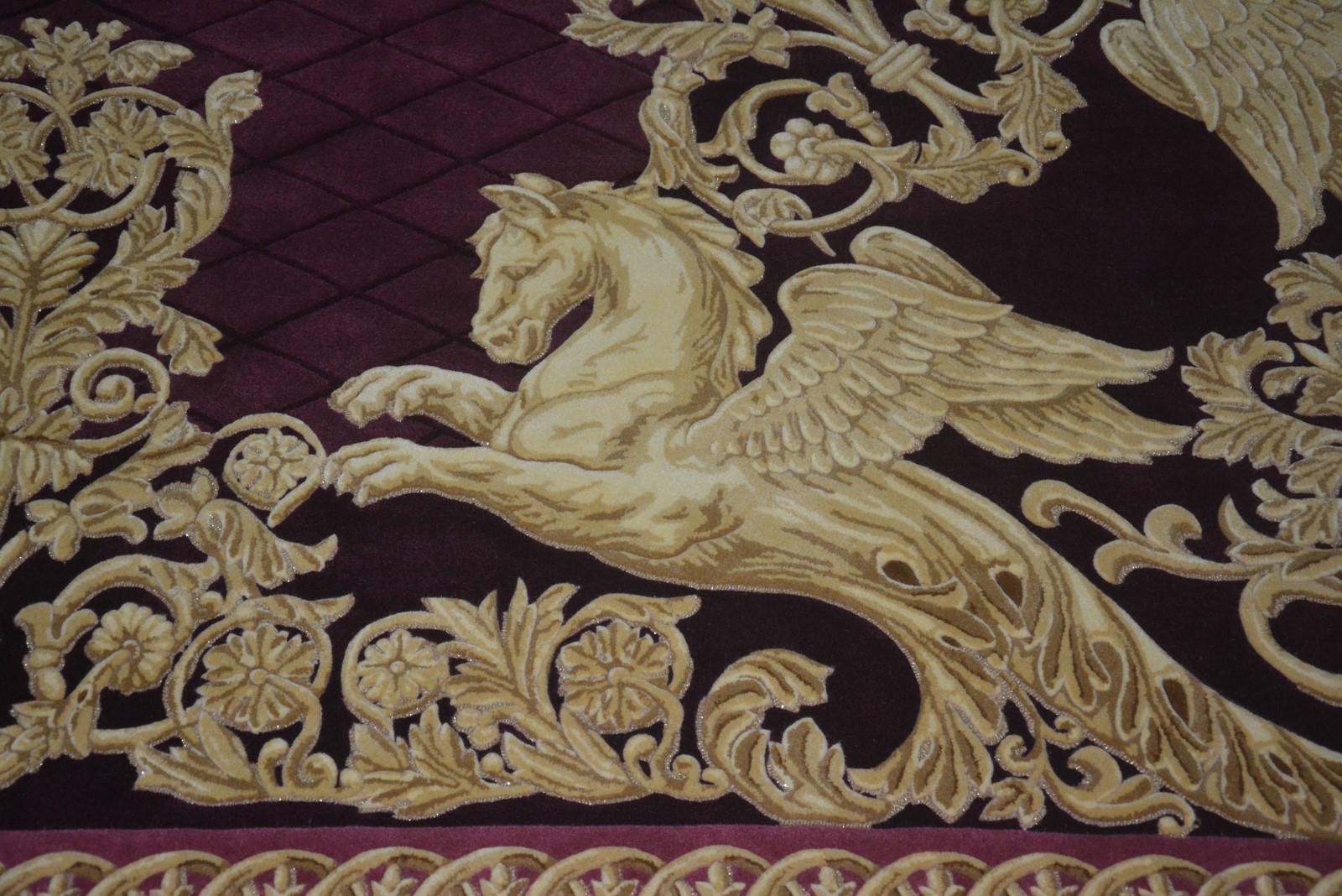  Alfombra de lana Western European Neoclassica

Esta alfombra contemporánea de diseño exclusivo de alta costura  es un tufting hecho a mano con nuestro nuevo estándar de calidad Luxury: 100% lana fina semiondulada de Nueva Zelanda, acabado