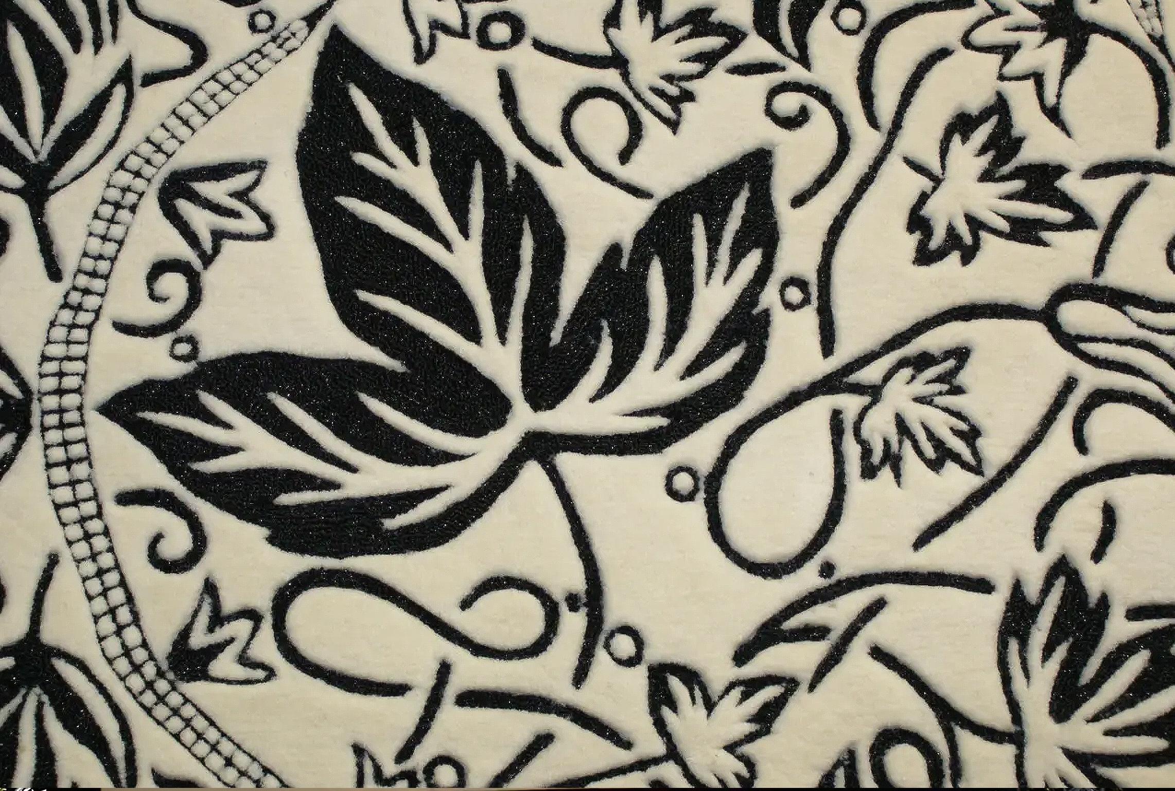 Alfombra de Seda Europea Occidental, Diseño Blanco y Negro, Pedido a Medida

Esta alfombra contemporánea de diseño exclusivo de alta costura  es un tufting hecho a mano con nuestro nuevo estándar de calidad Luxury: 100% lana fina semiondulada de