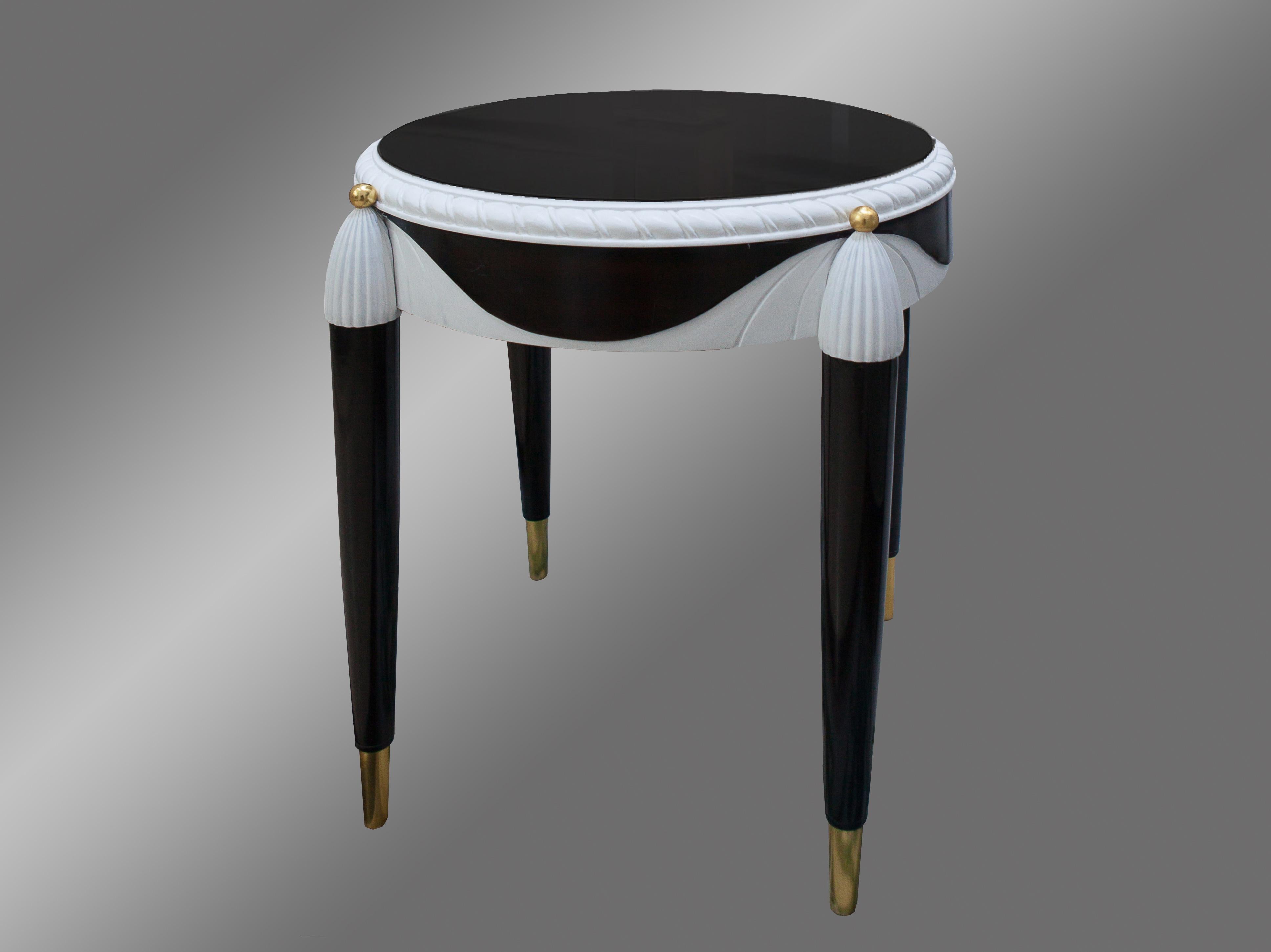 Alexander's Collection  White and Ebony Side Table In New Condition For Sale In Hong Kong, HK