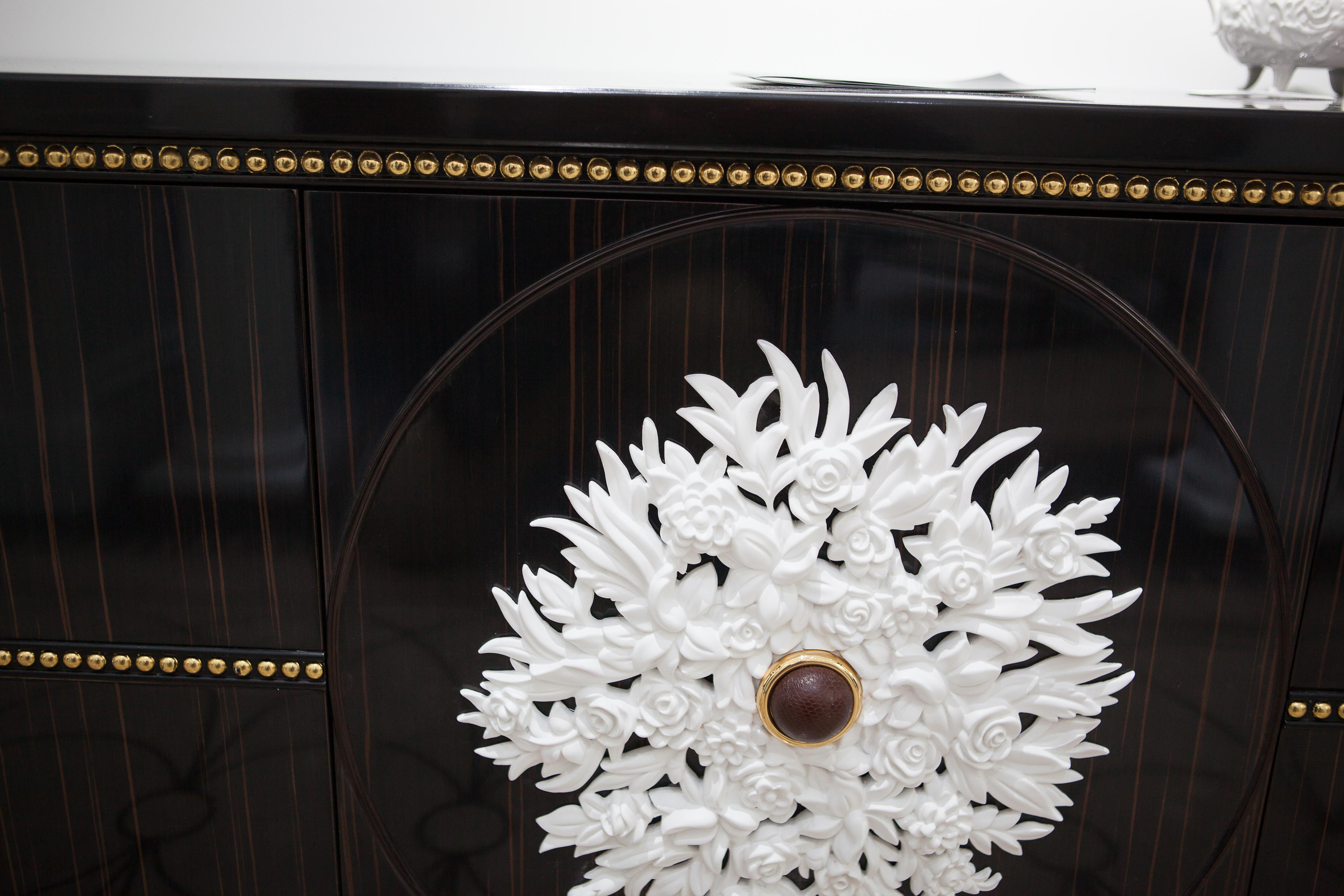 Dresser in Ebony Wood with White Flower Carving, Gold Leaf, Neoclassical Revival In Good Condition For Sale In Hong Kong, HK