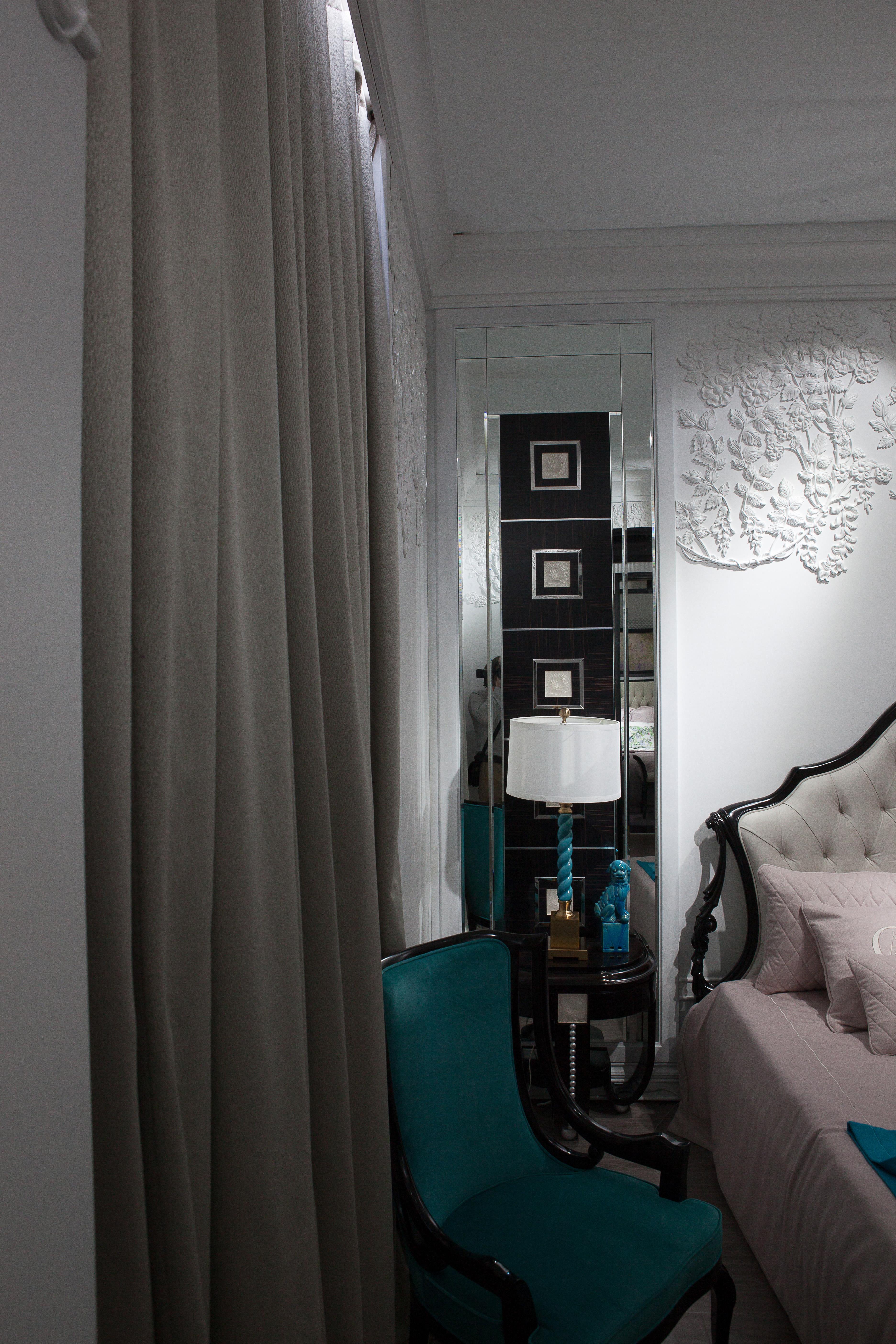 Solid Wood Panel in White and Ebony Finishing with Lalique Glass, Custom Made For Sale 5