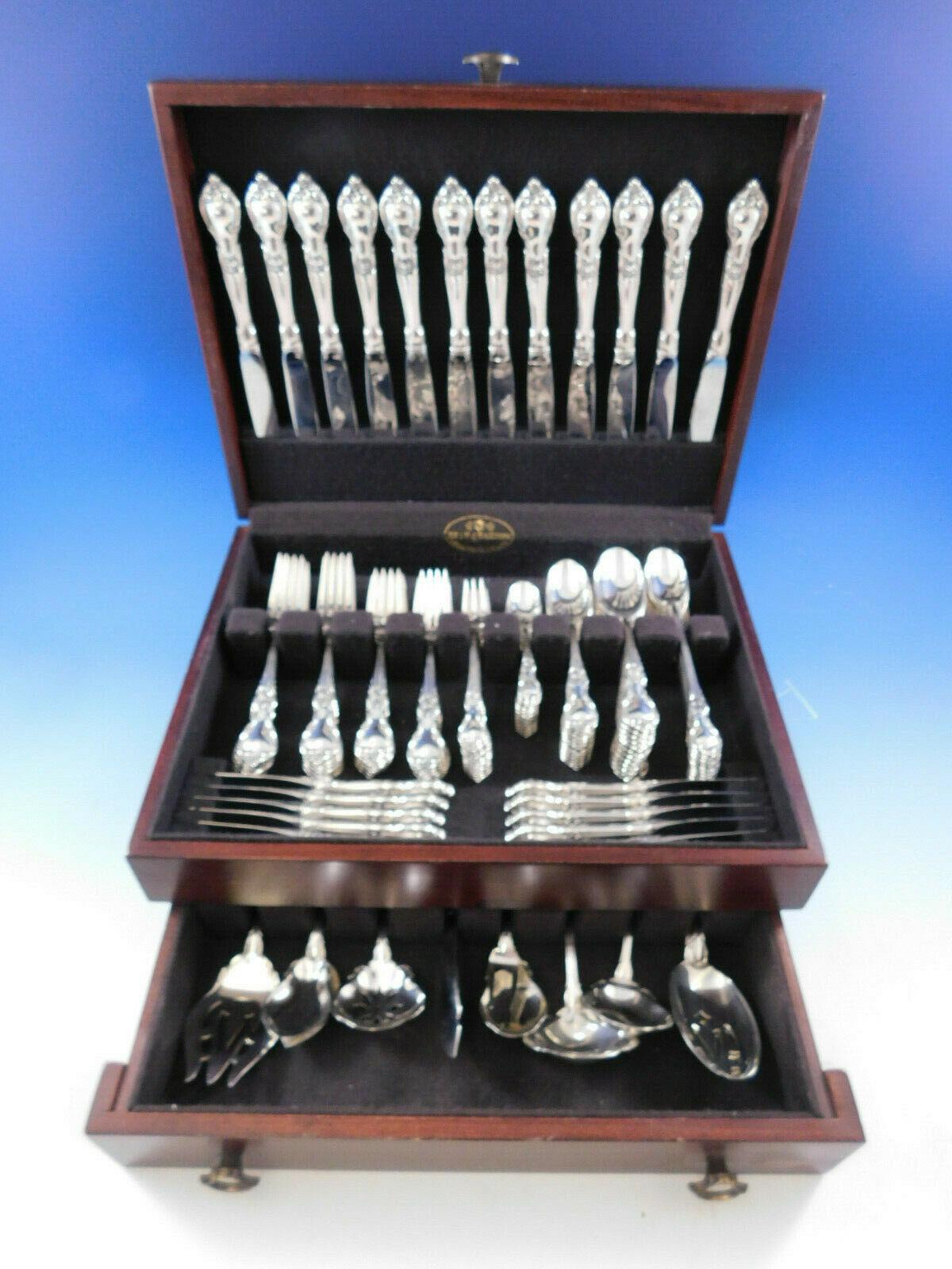 Monumental Alexandra by Lunt circa 1961 sterling silver Flatware set with timeless design, 118 pieces. This set includes:

12 knives, 9