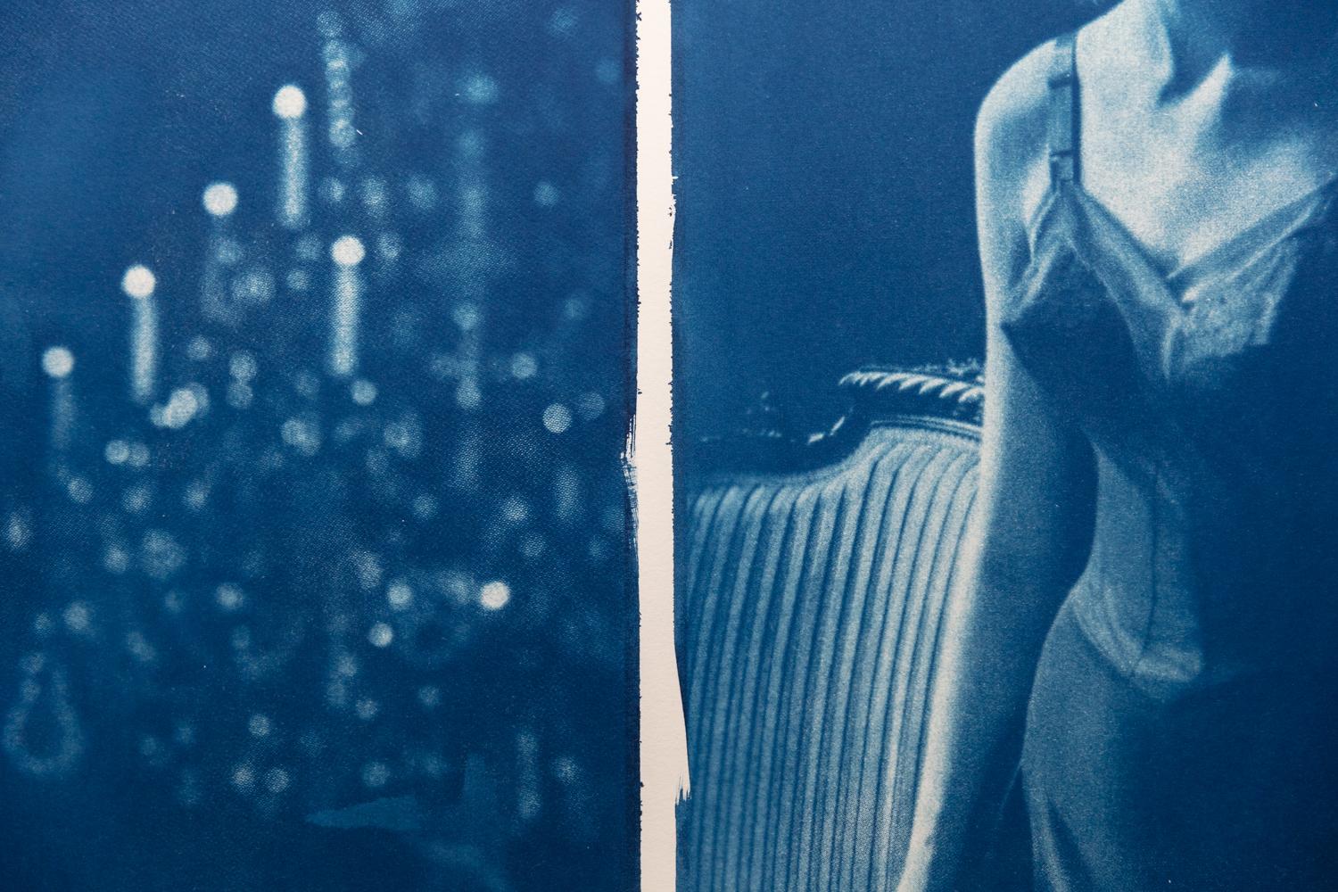 Soirée (Blau), Figurative Art, von Alexandra DeFurio