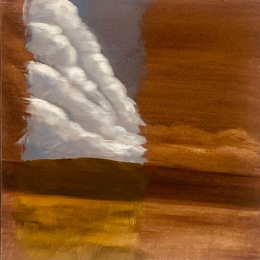 "Thunder Rolle" (2023) d'Alexandra Hansen est une peinture à l'huile sur toile originale, réalisée à la main, qui représente un paysage avec d'épais nuages d'orage roulants qui se déplacent au-dessus.