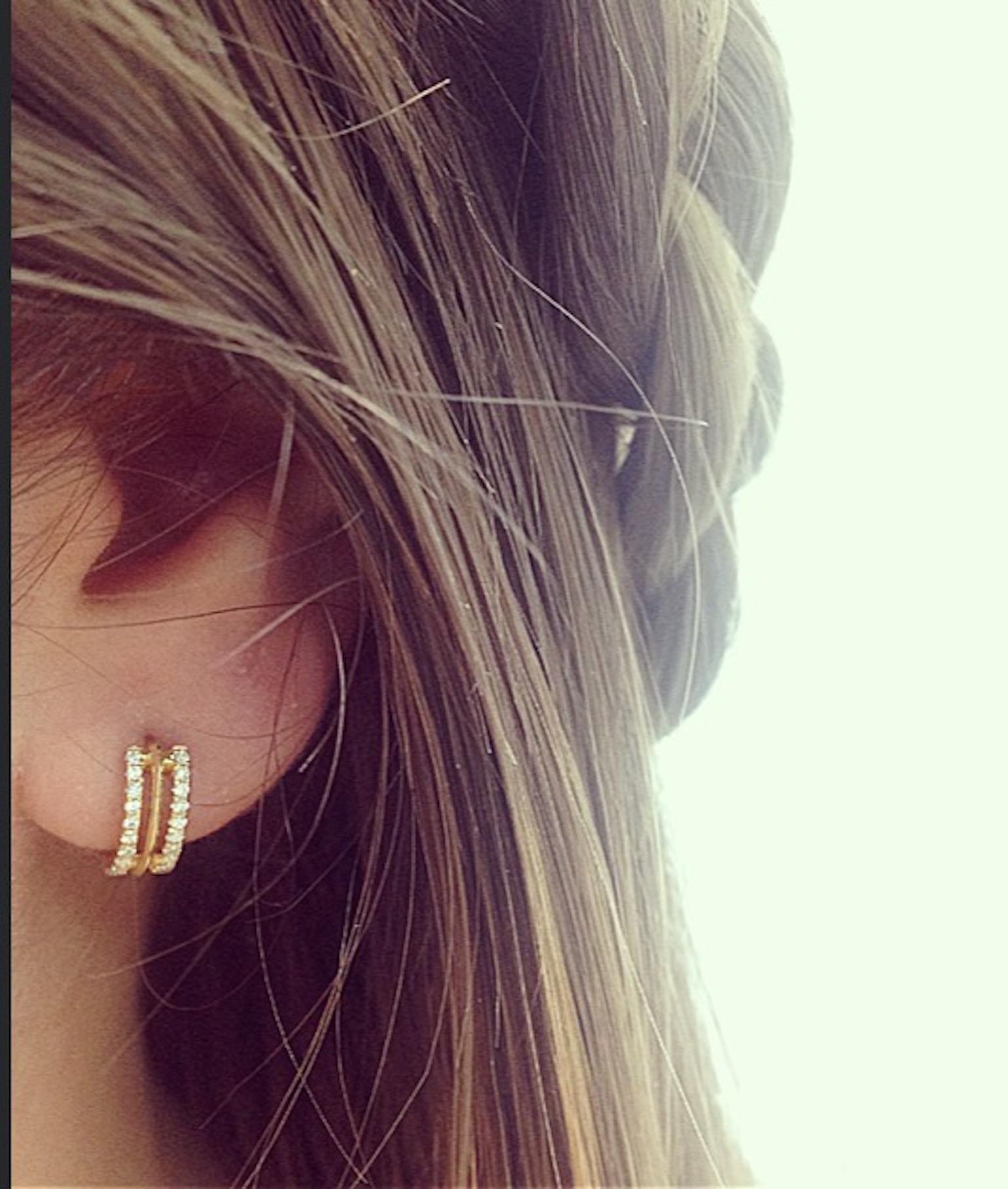 Alexandra Mor 18 Karat Yellow Petite Diamond Hoop Earrings In New Condition For Sale In New York, NY