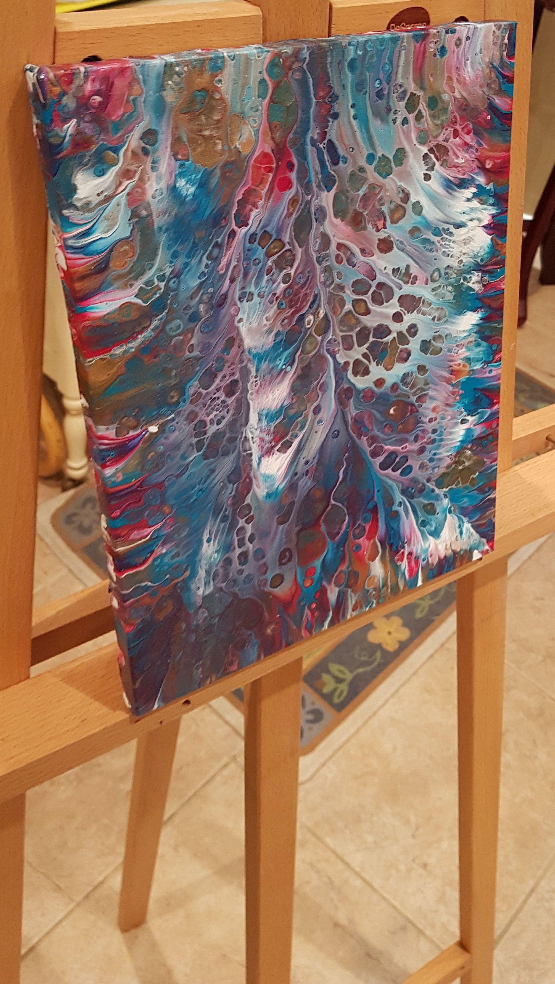 Mermaid Cove ist ein kühnes abstraktes Gemälde mit heftigen, vom Meer inspirierten Bewegungen und einer beruhigenden, komplementären Farbgebung.    Titel: Meerjungfrauenbucht  Abmessungen: 9