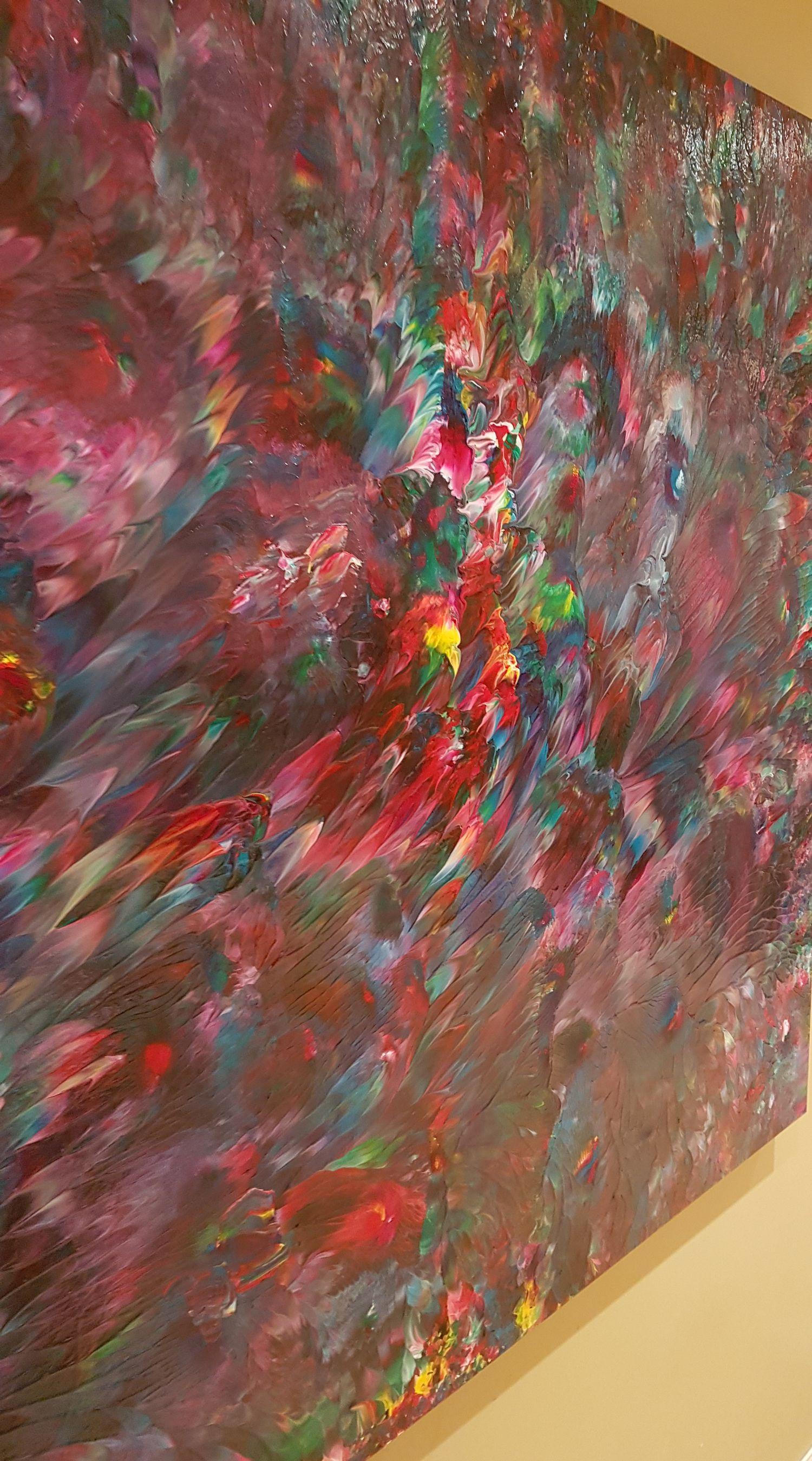 Dieses große, ausdrucksstarke abstrakte Gemälde ist eine wunderschöne Kombination aus satten rot-violetten und dunklen, tief violetten Farben. Dunkle Blautöne und leuchtende Akzentfarben, vor allem Rot, Rosa, Gelb und Grün, fließen mit interessanten