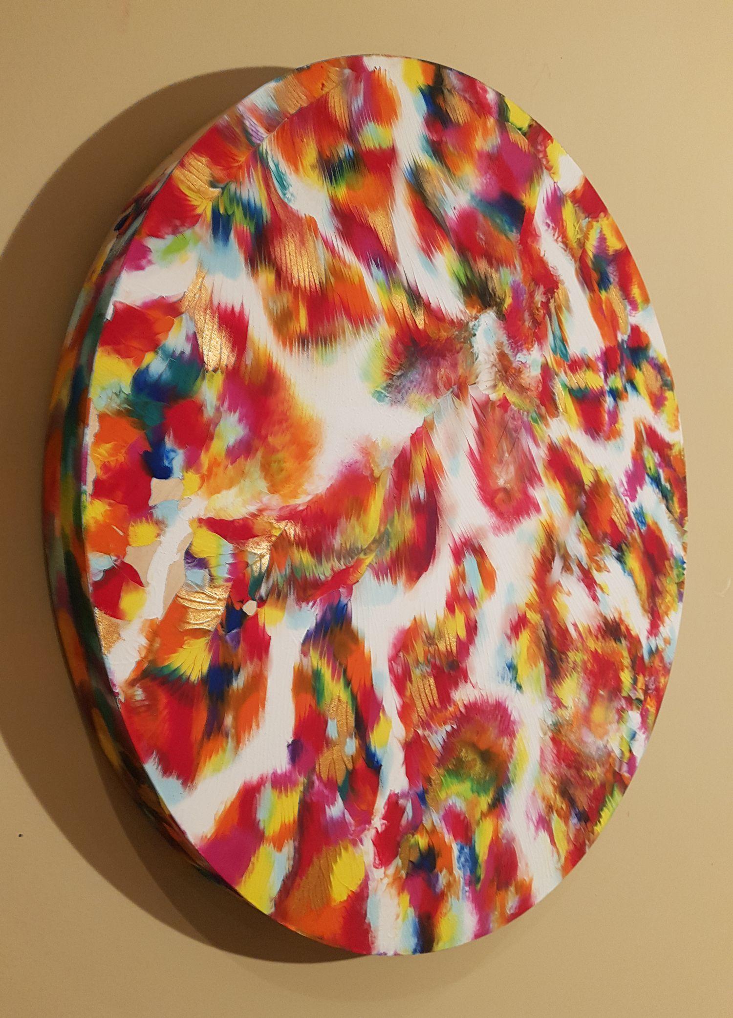 Volcanic Pulse ist ein einzigartiges abstraktes expressionistisches Gemälde mit kräftigen, warmen Farbtönen und einer metallischen Goldfarbe, die an verschiedenen Stellen mit einer einzigartigen, geäderten 