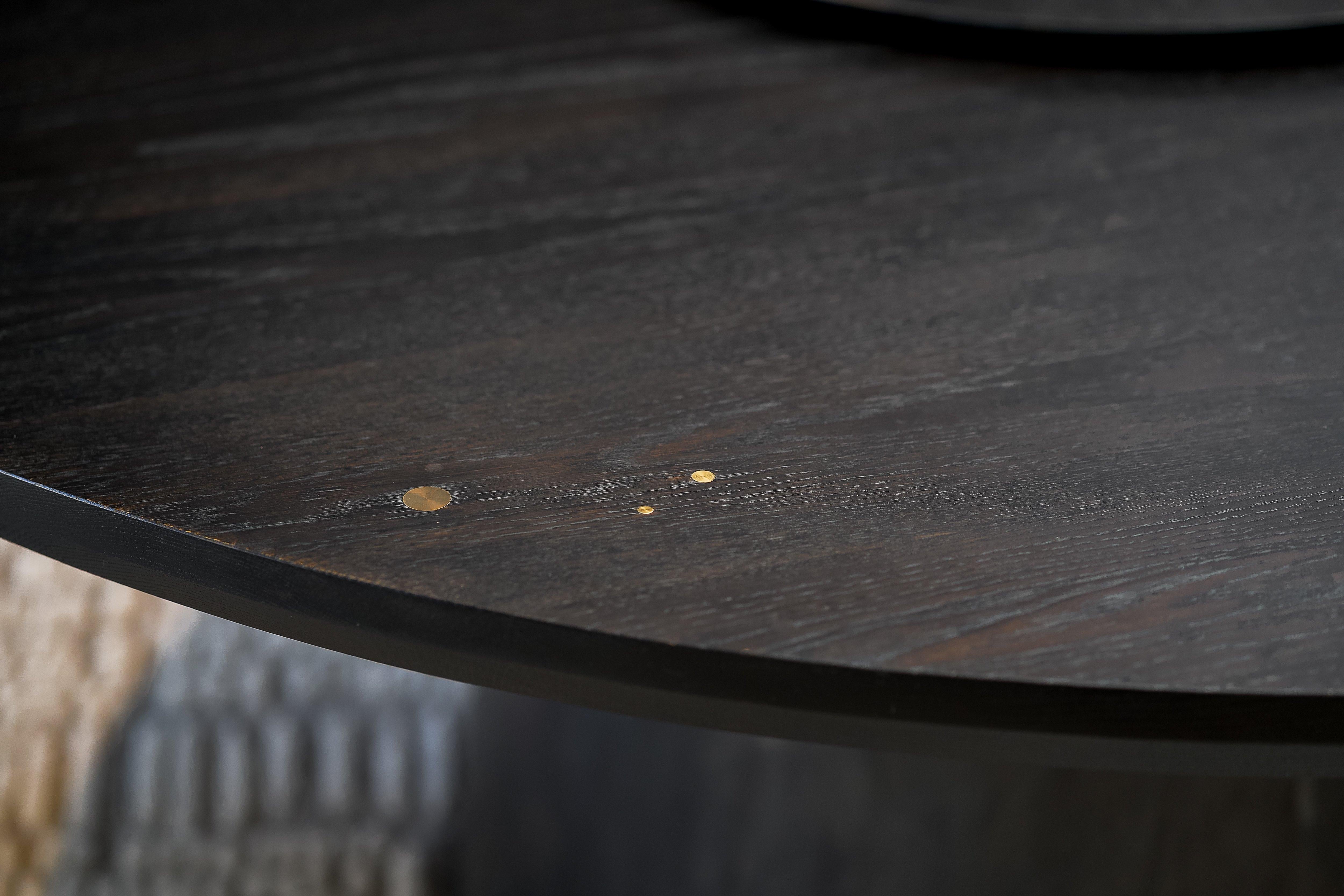 Canadien Table de salle à manger ronde Alexandra en bois massif et acier par Autonomous Furniture en vente