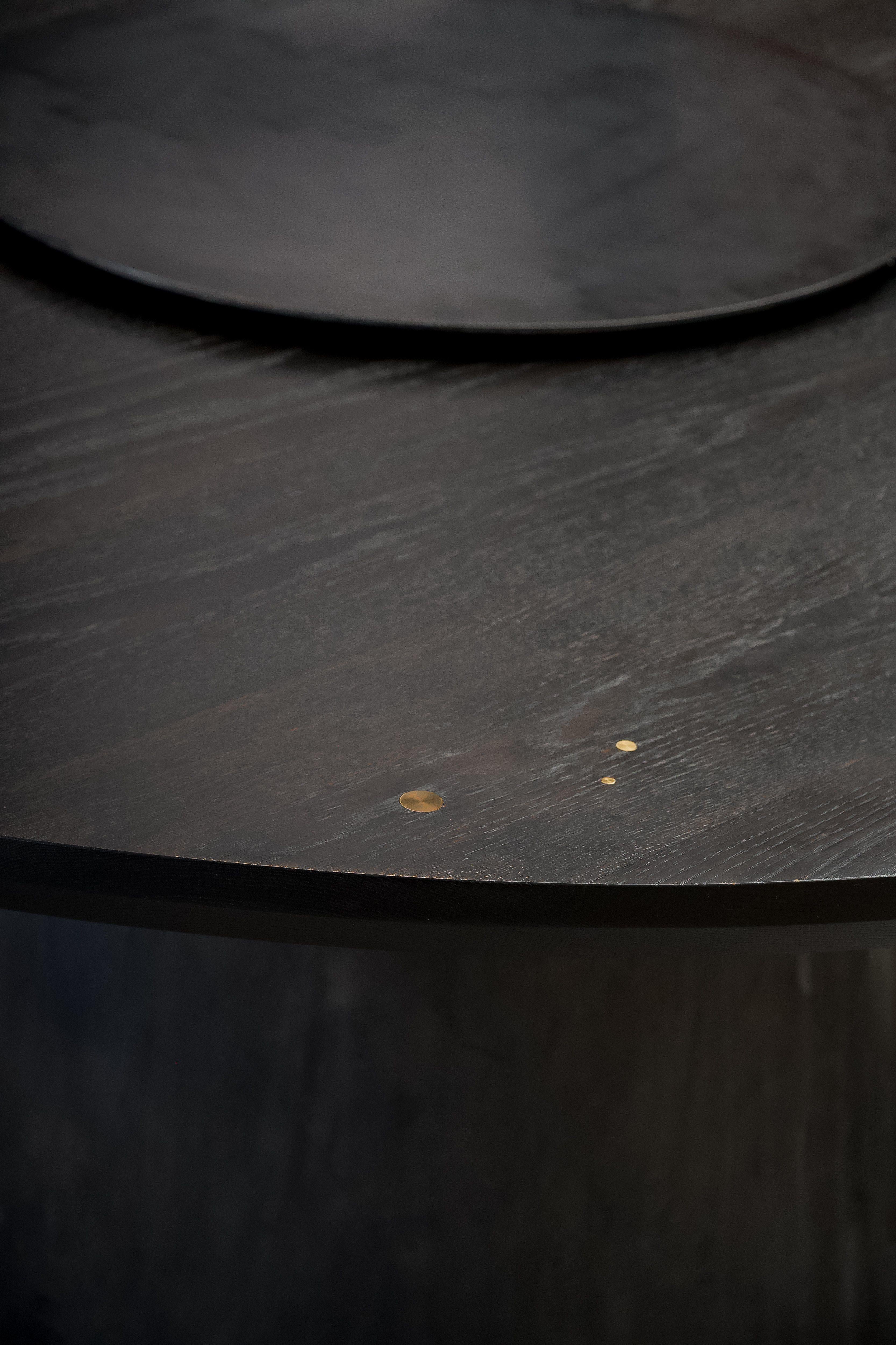 Métal Table de salle à manger ronde Alexandra en bois massif et acier par Autonomous Furniture en vente