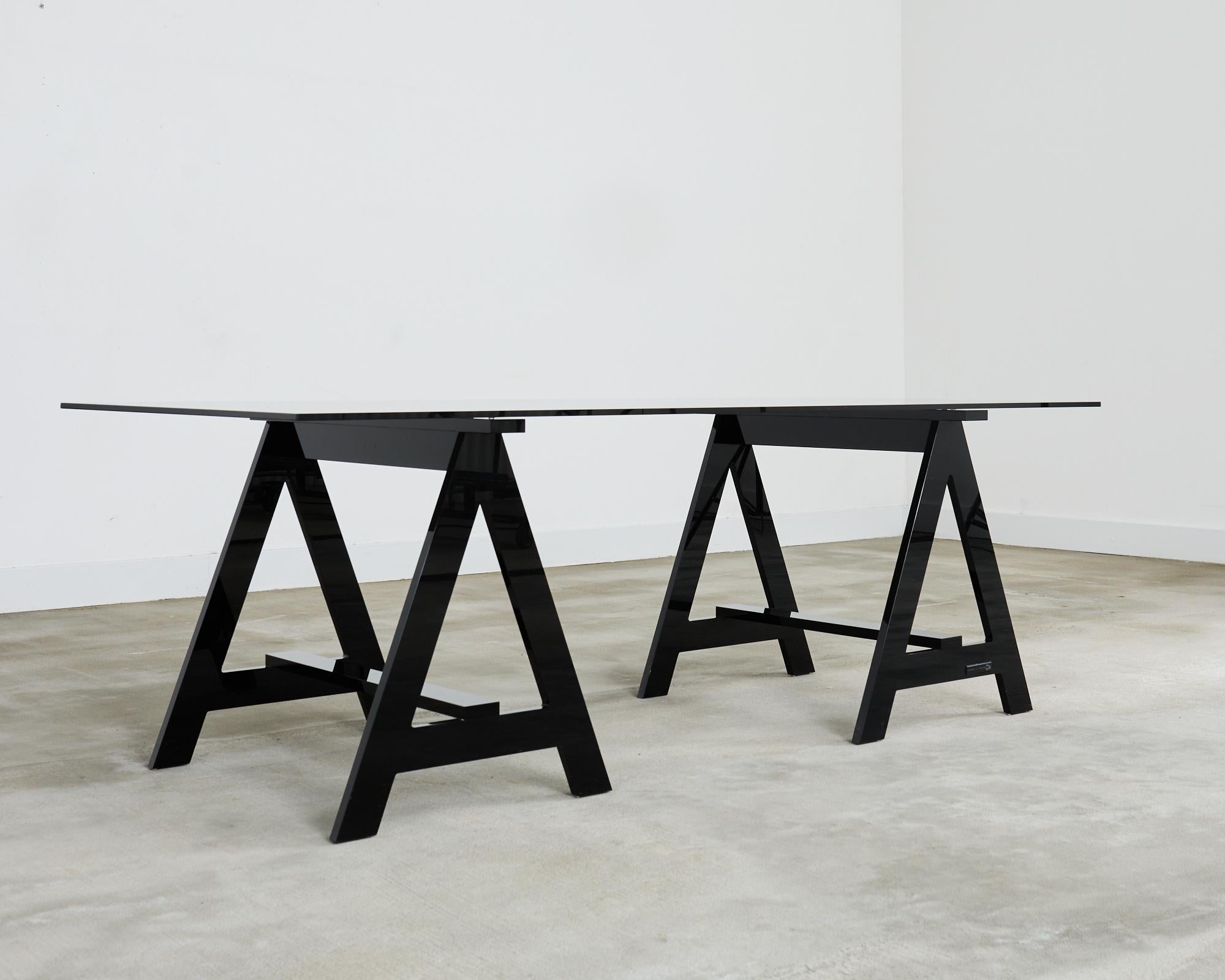 Alexandra Von Furstenberg Blacksmith Table de bureau en acrylique Bon état - En vente à Rio Vista, CA
