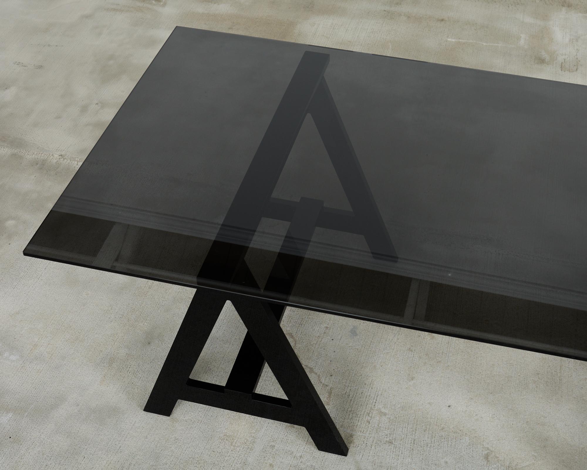 Verre Alexandra Von Furstenberg Blacksmith Table de bureau en acrylique en vente