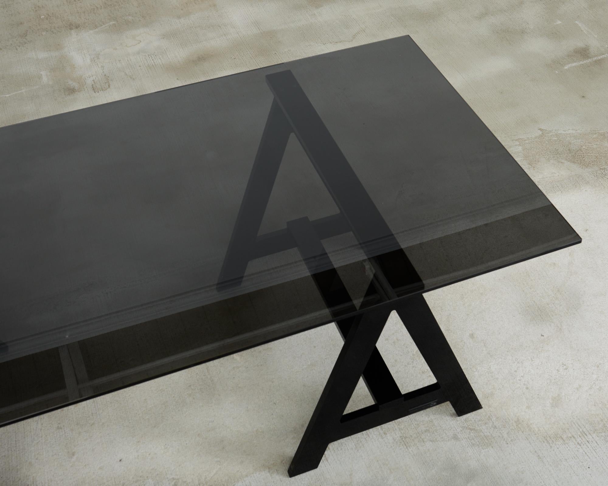 Alexandra Von Furstenberg Blacksmith Table de bureau en acrylique en vente 1