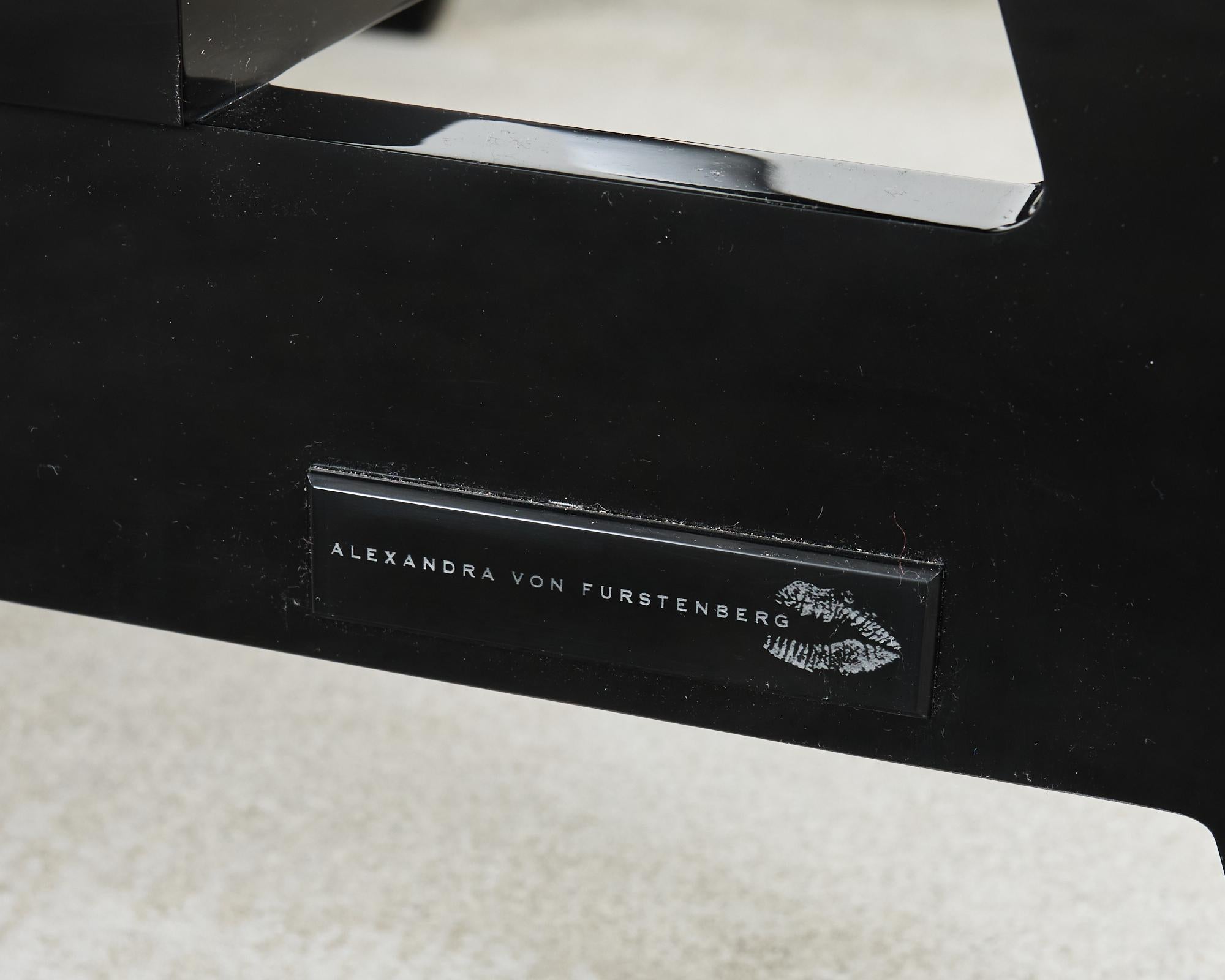 Alexandra Von Furstenberg Blacksmith Table de bureau en acrylique en vente 2