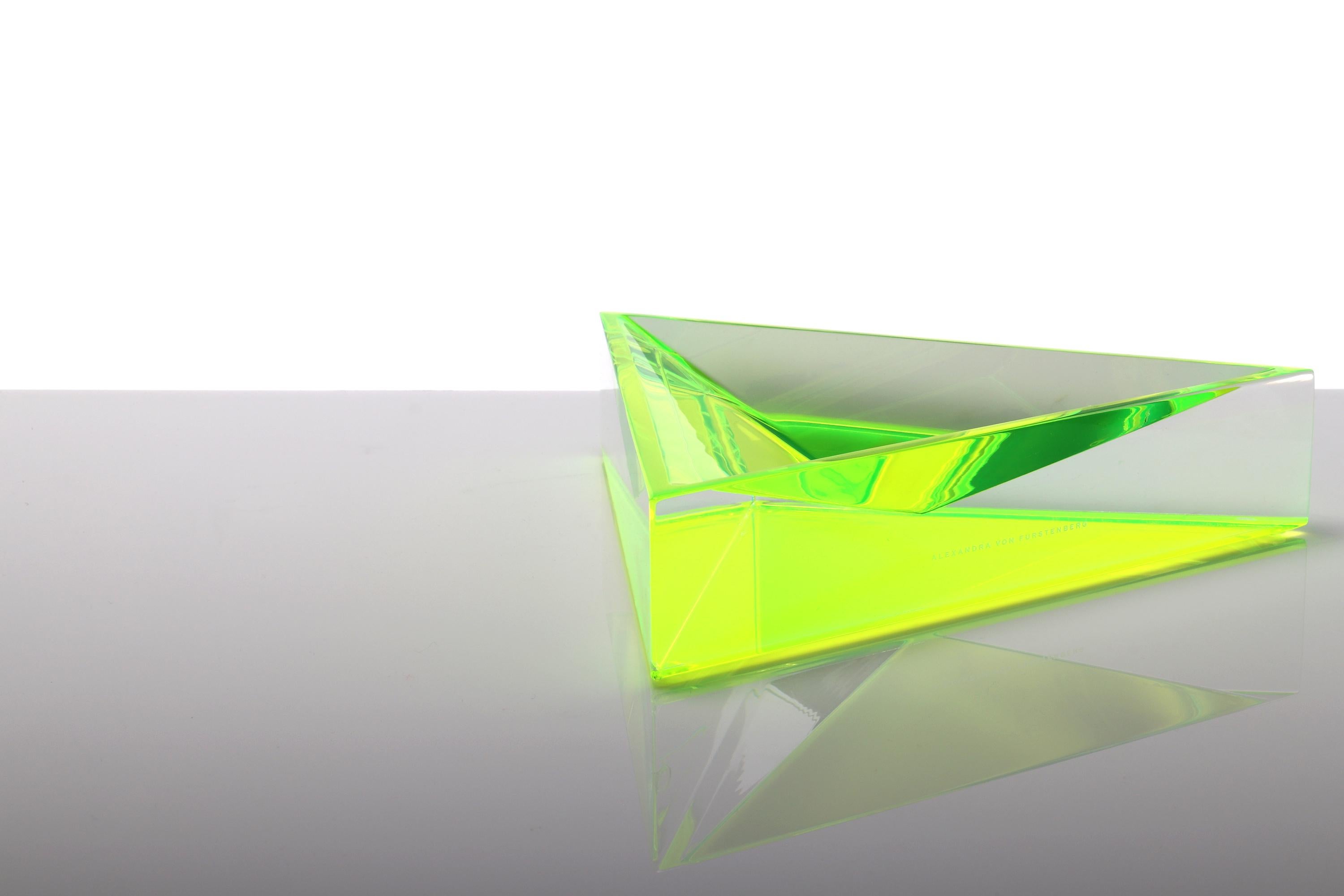 Moderno Alexandra Von Furstenberg Piatto Delta in acrilico in verde in vendita