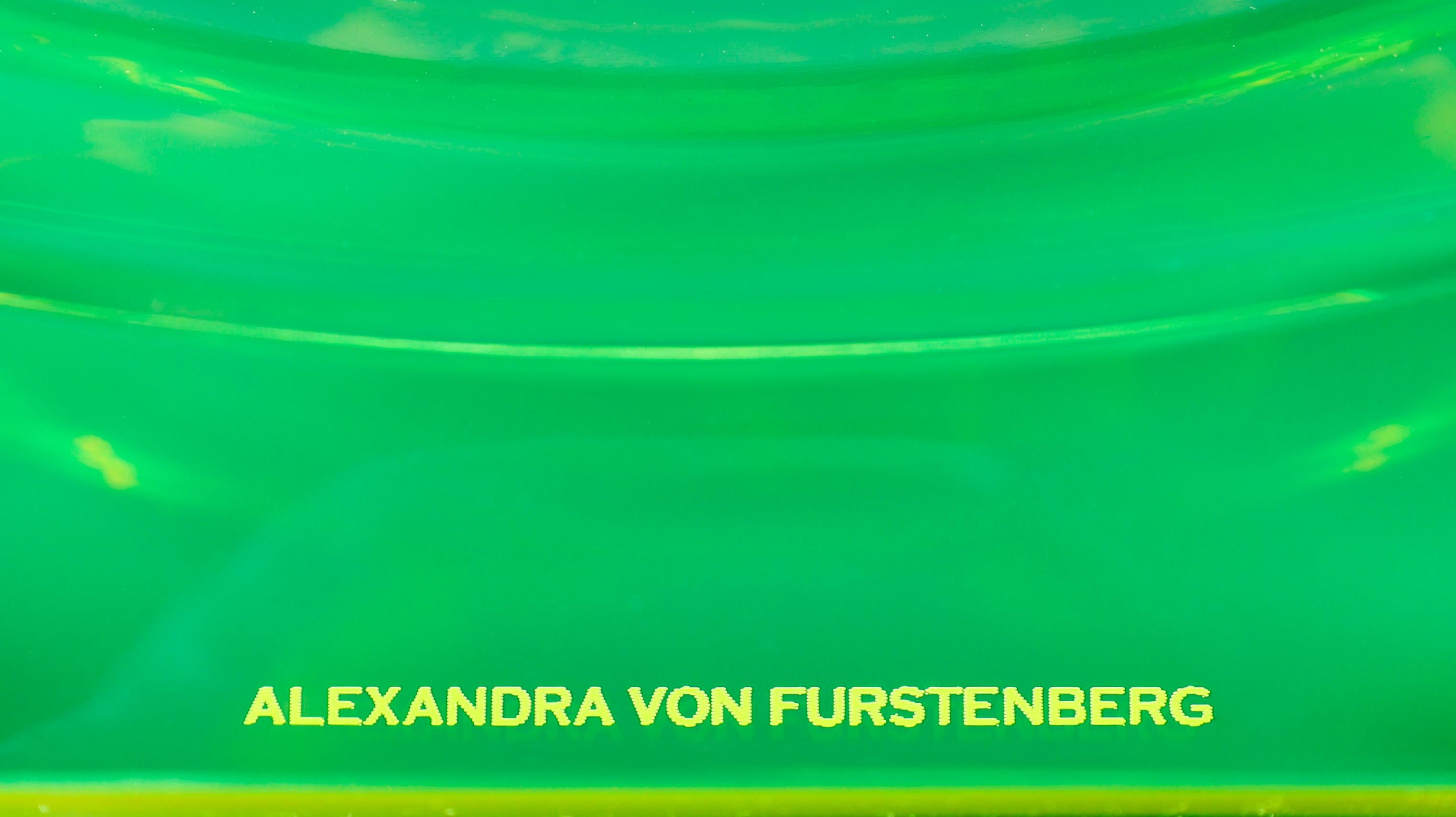 Alexandra Von Furstenberg Ciotola Greene & Greene in acrilico extra large In condizioni Nuovo in vendita a Los Angeles, CA