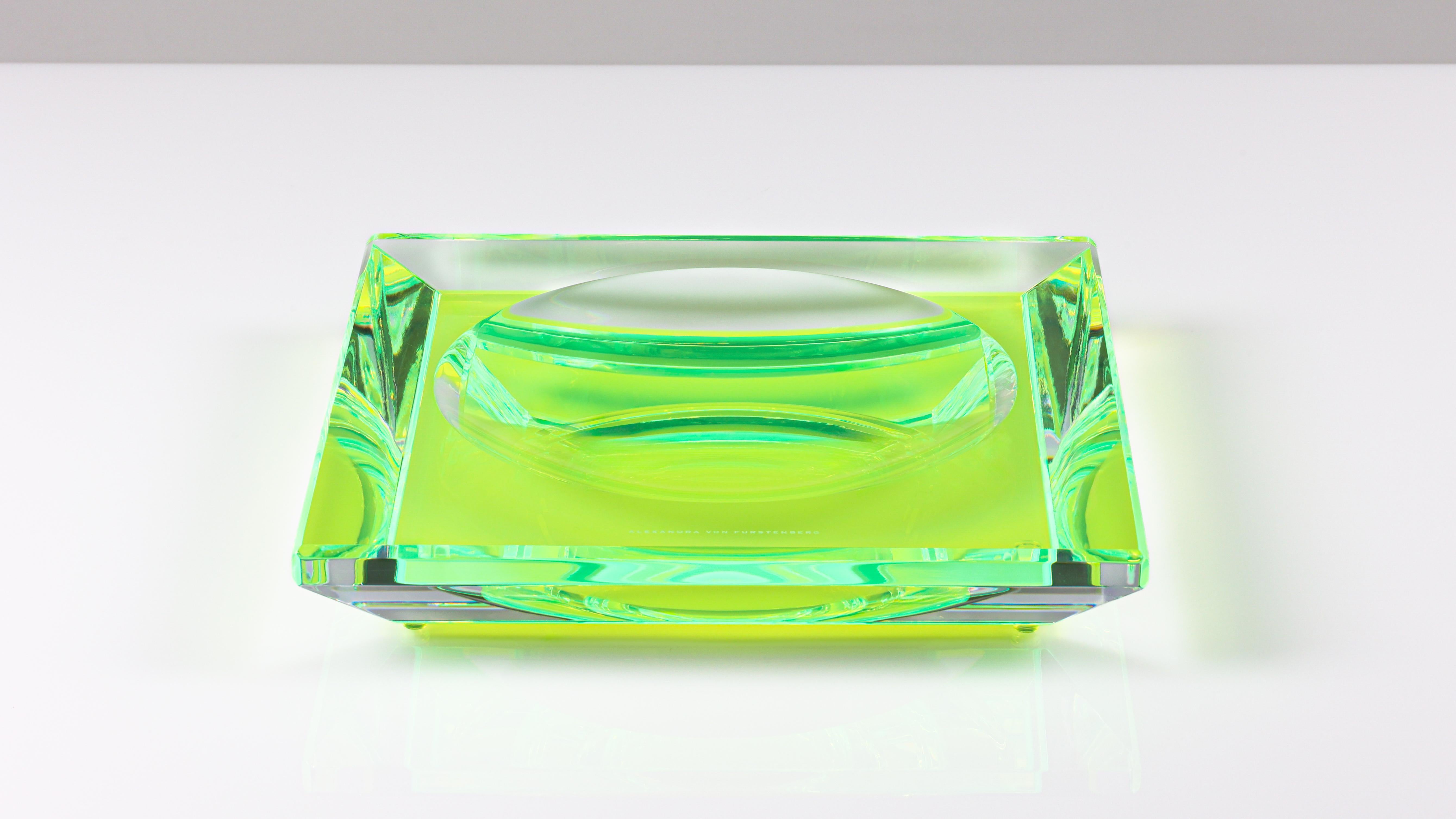 Alexandra Von Furstenberg Ciotola Lux in acrilico in verde In condizioni Nuovo in vendita a Los Angeles, CA