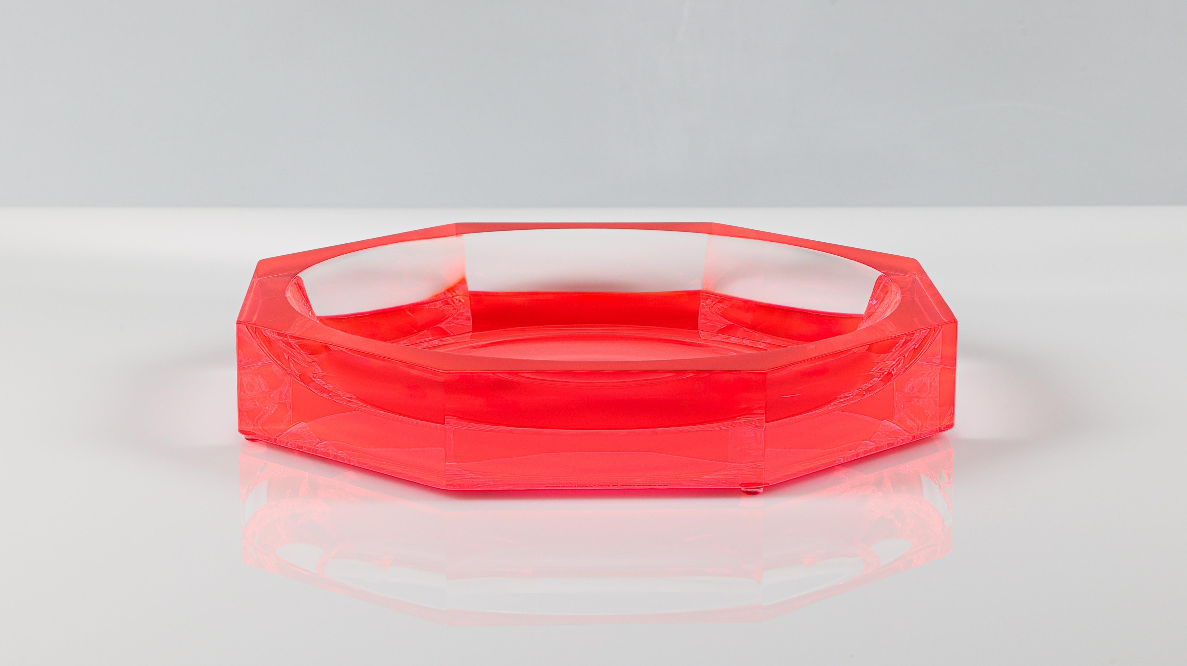 Add a vibrant touch to your home with this Alexandra Von Furstenberg high-quality acrylic decorative bowl, designed to bring modern elegance to any space. Whether placed on a kitchen island or used as a centerpiece on a dining room table, it