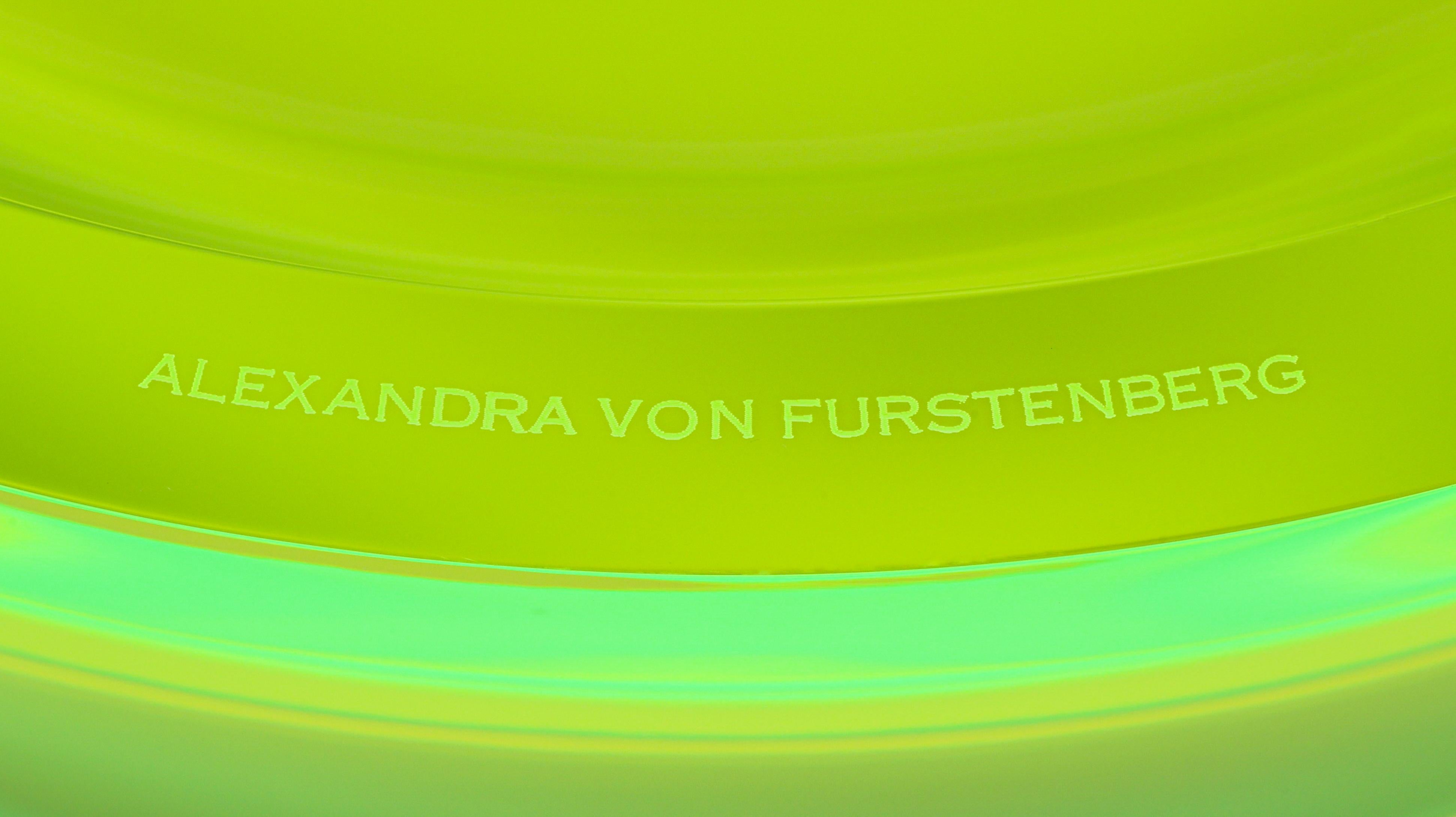 Alexandra Von Furstenberg Ciotola rotonda Infinity in acrilico Greene & Greene Extra Large In condizioni Nuovo in vendita a Los Angeles, CA