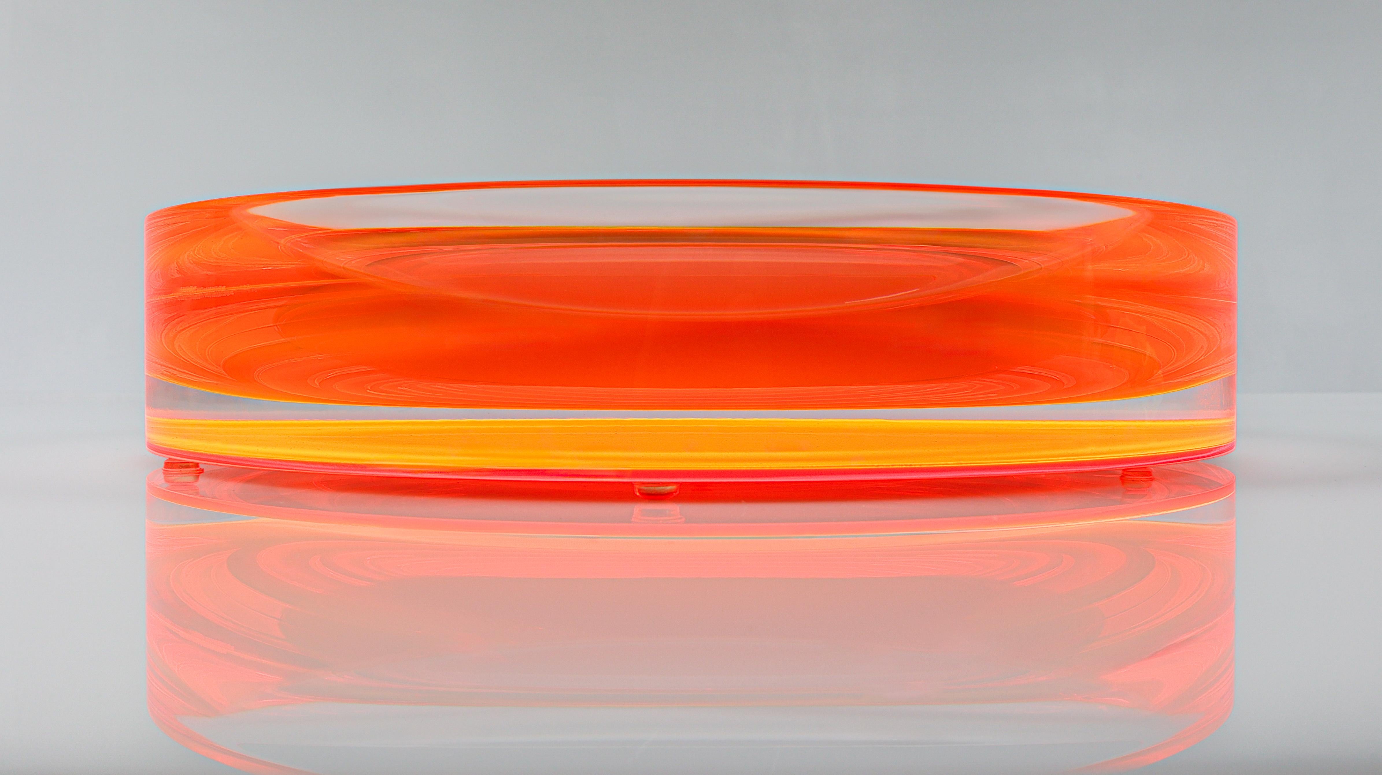 Moderno Alexandra Von Furstenberg Ciotola rotonda Infinity in acrilico arancione Extra Large in vendita