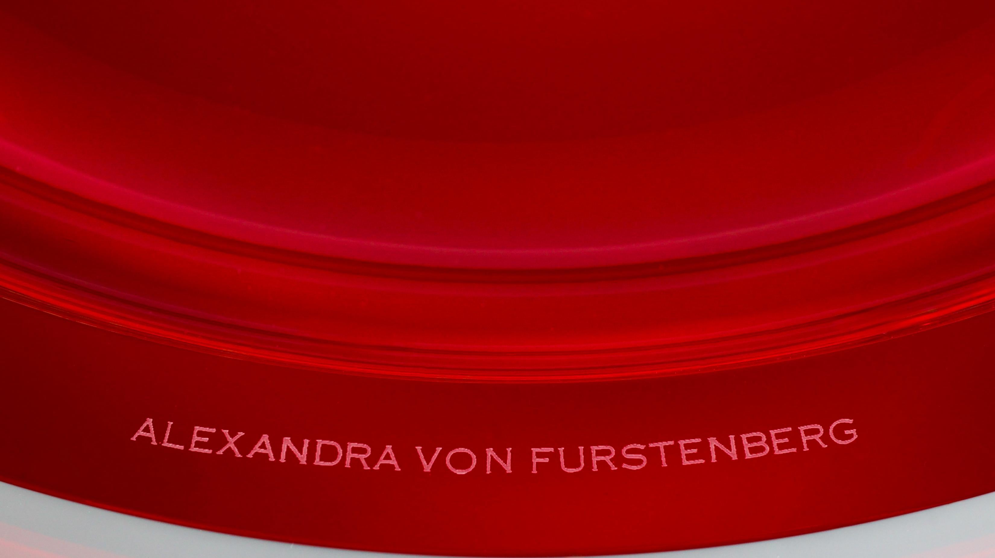 Alexandra Von Furstenberg Bol Acrílico Redondo Infinito en Rubí Extra Grande en Nuevo estado para la venta en Los Angeles, CA