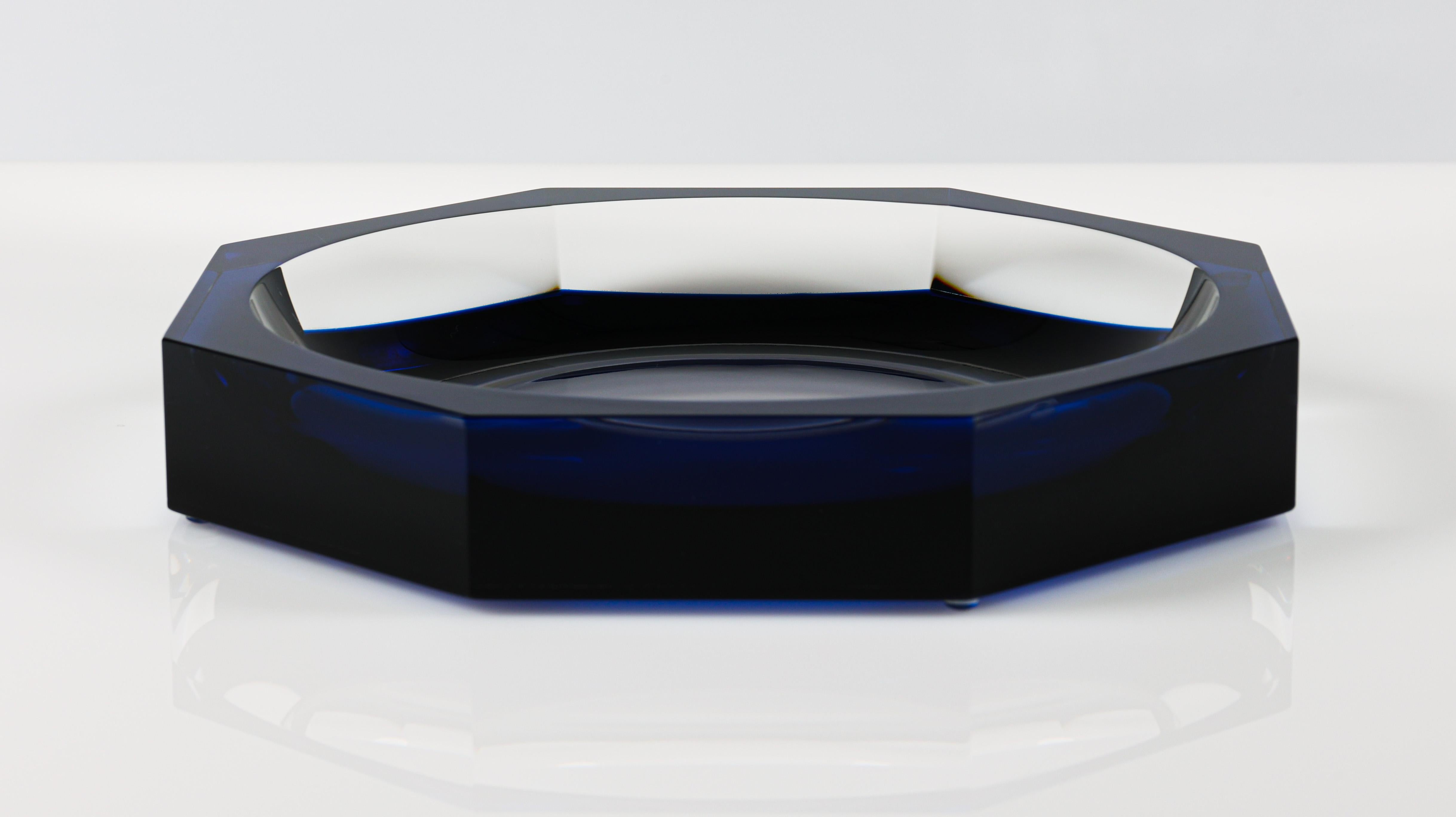 Add a vibrant touch to your home with this Alexandra Von Furstenberg high-quality acrylic decorative bowl, designed to bring modern elegance to any space. Whether placed on a kitchen island or used as a centerpiece on a dining room table, it