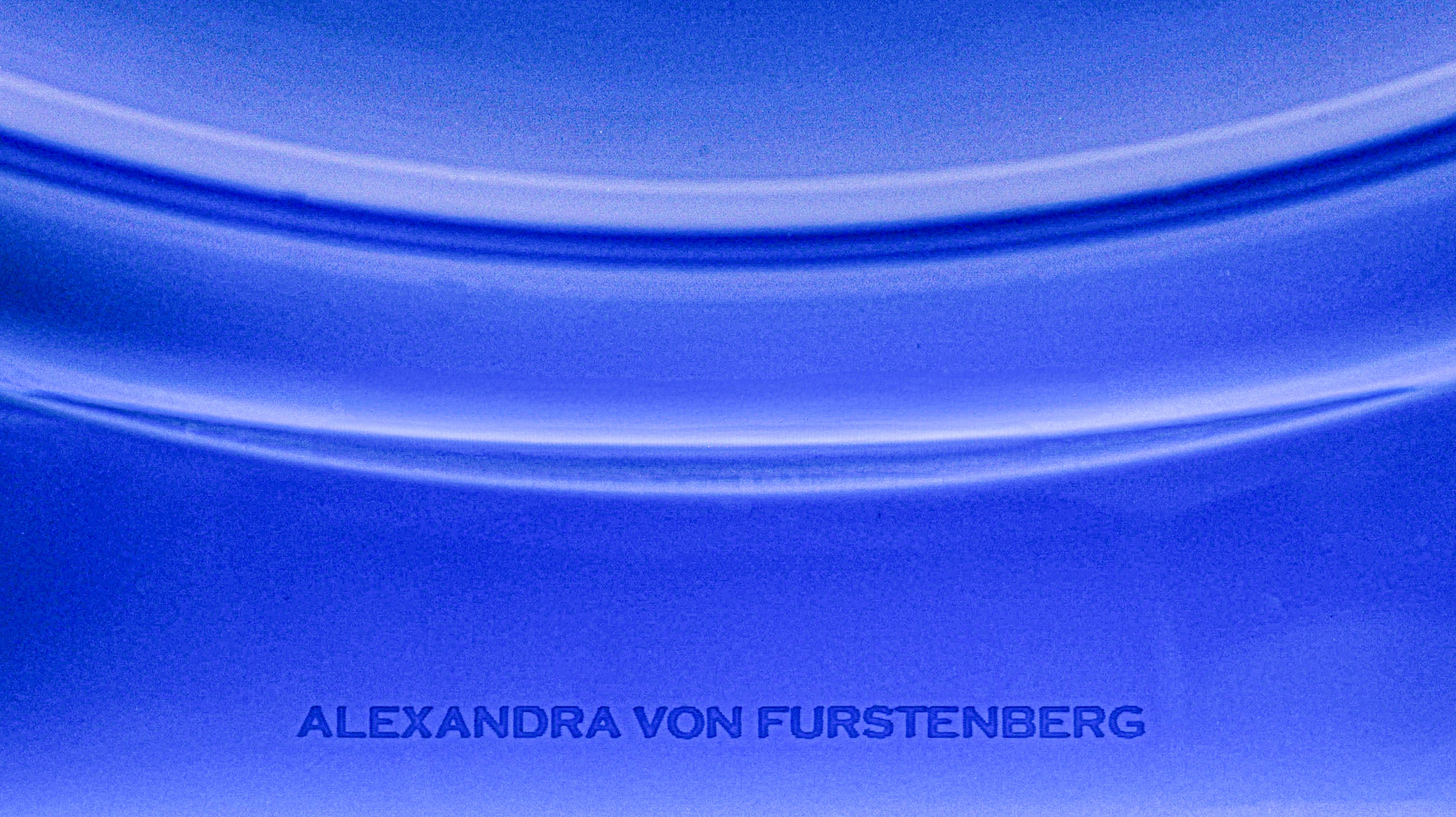 Alexandra Von Furstenberg, Extra groß, Acryl-Saphir-Schale, Nussbaum N, Nussbaum (21. Jahrhundert und zeitgenössisch) im Angebot