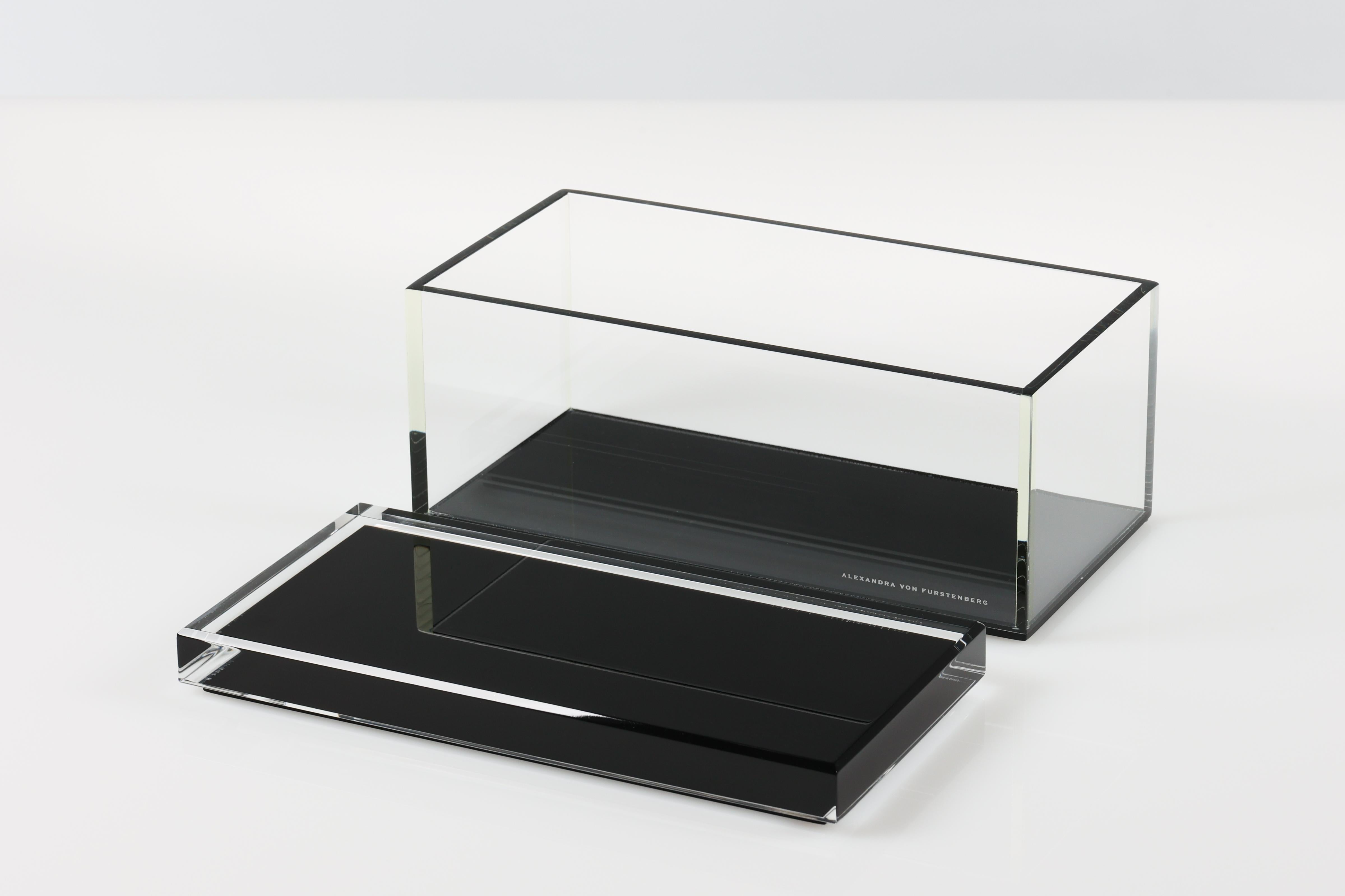 Alexandra Von Furstenberg Caja acrílica del tesoro en negro - Caja de almacenaje grande Moderno en venta