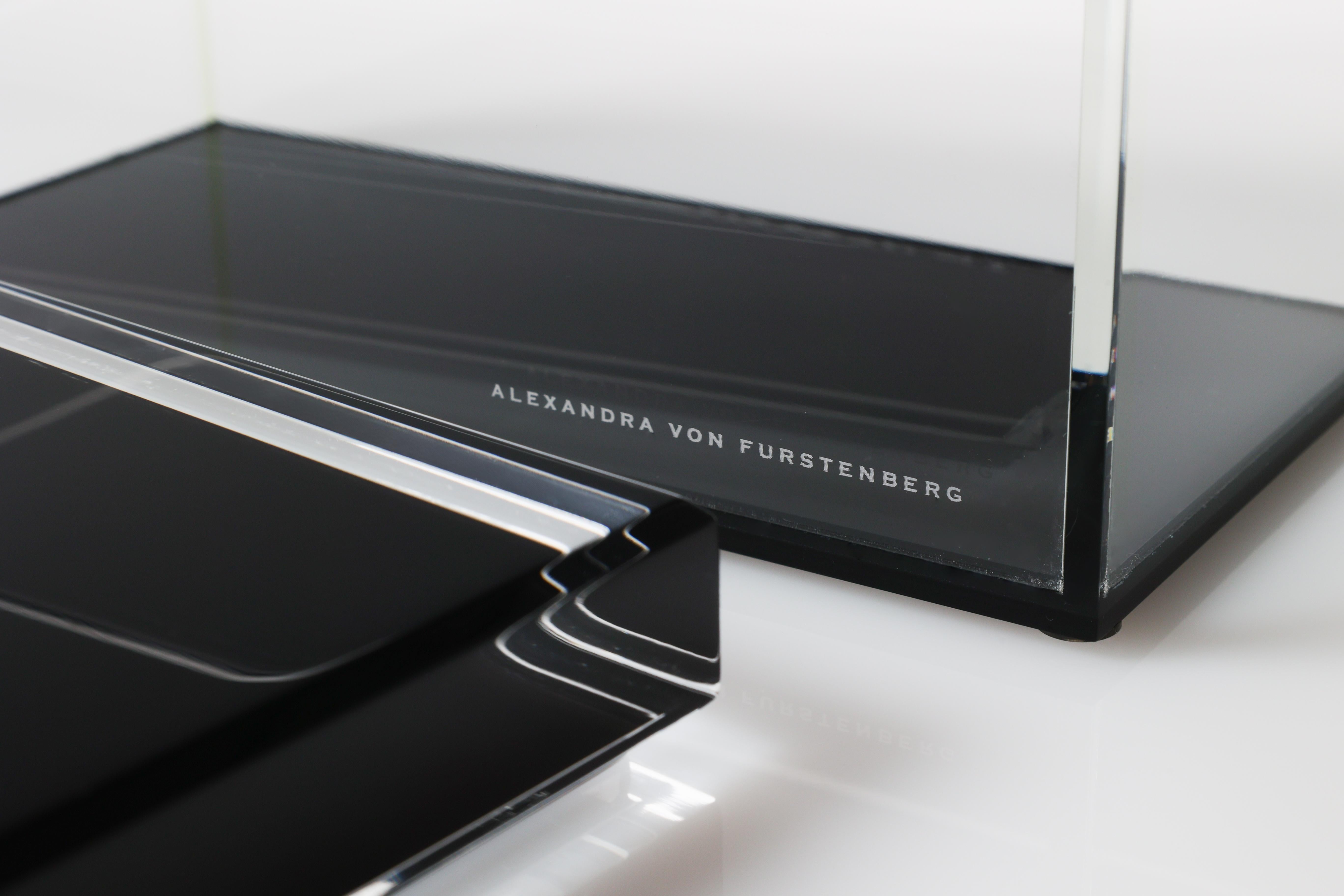 Alexandra Von Furstenberg Caja acrílica del tesoro en negro - Caja de almacenaje grande Estadounidense en venta
