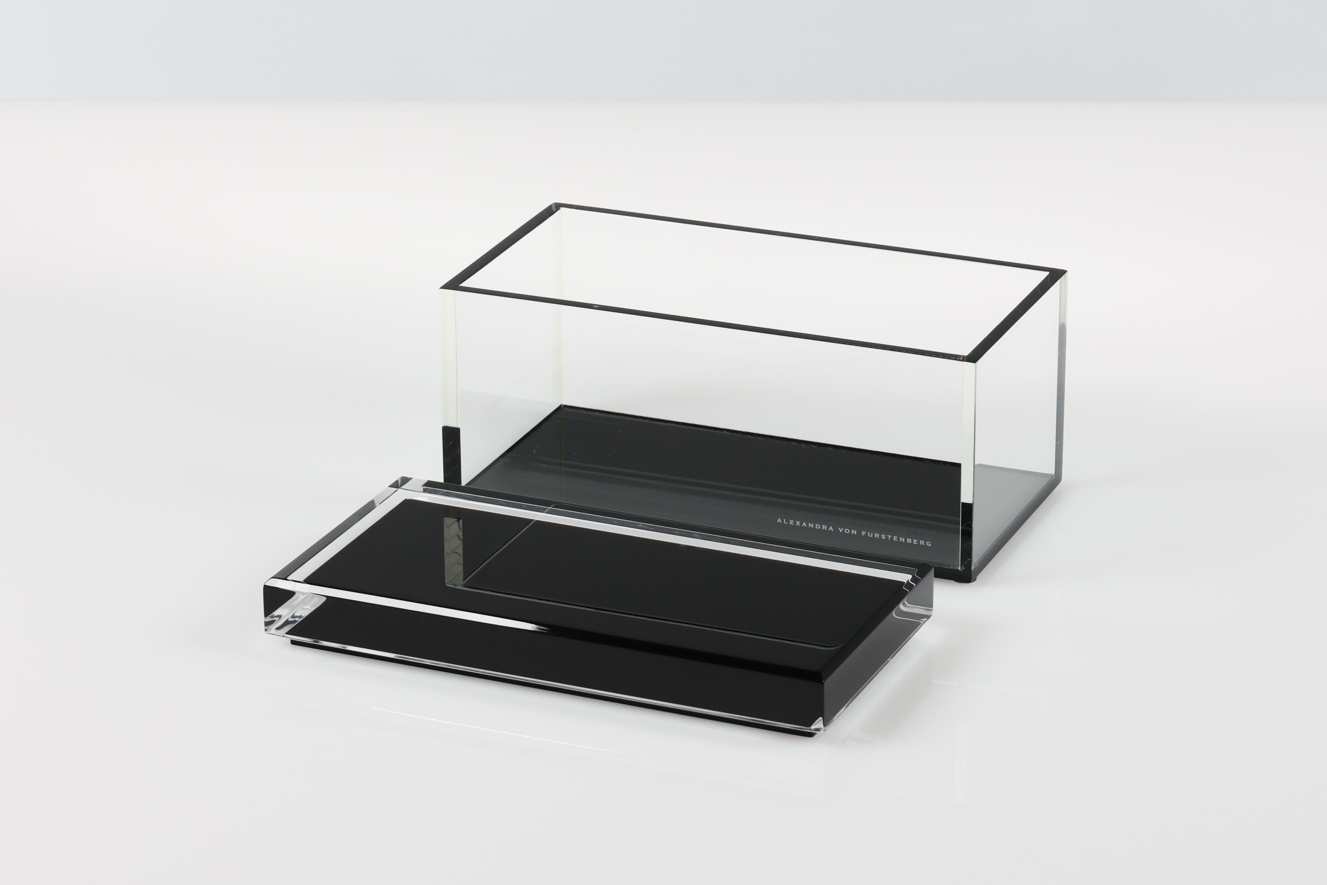 Alexandra Von Furstenberg Caja acrílica del tesoro en negro - Caja de almacenaje mediana Moderno en venta