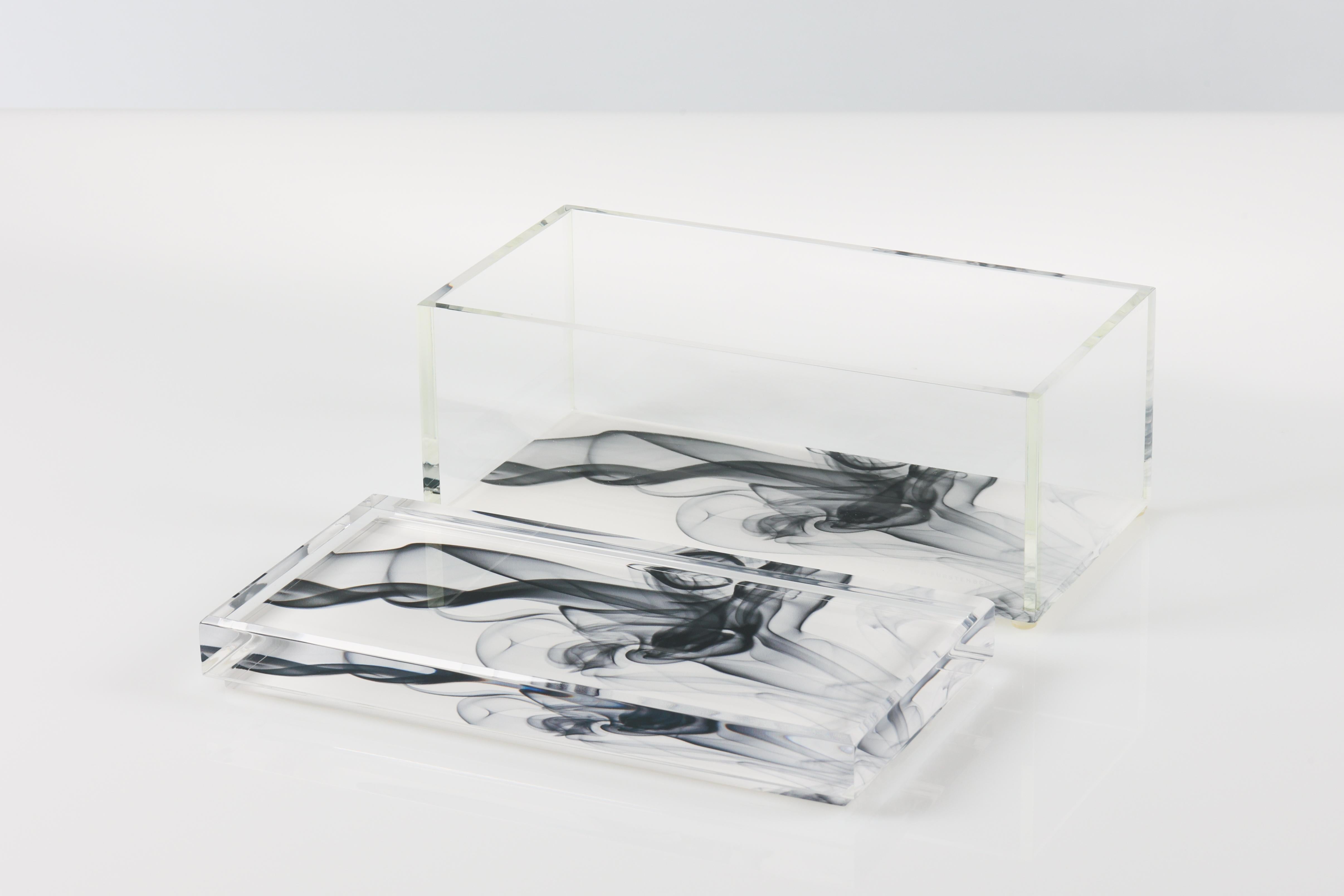 Caja acrílica del tesoro Alexandra Von Furstenberg en negro humo - Caja grande Moderno en venta