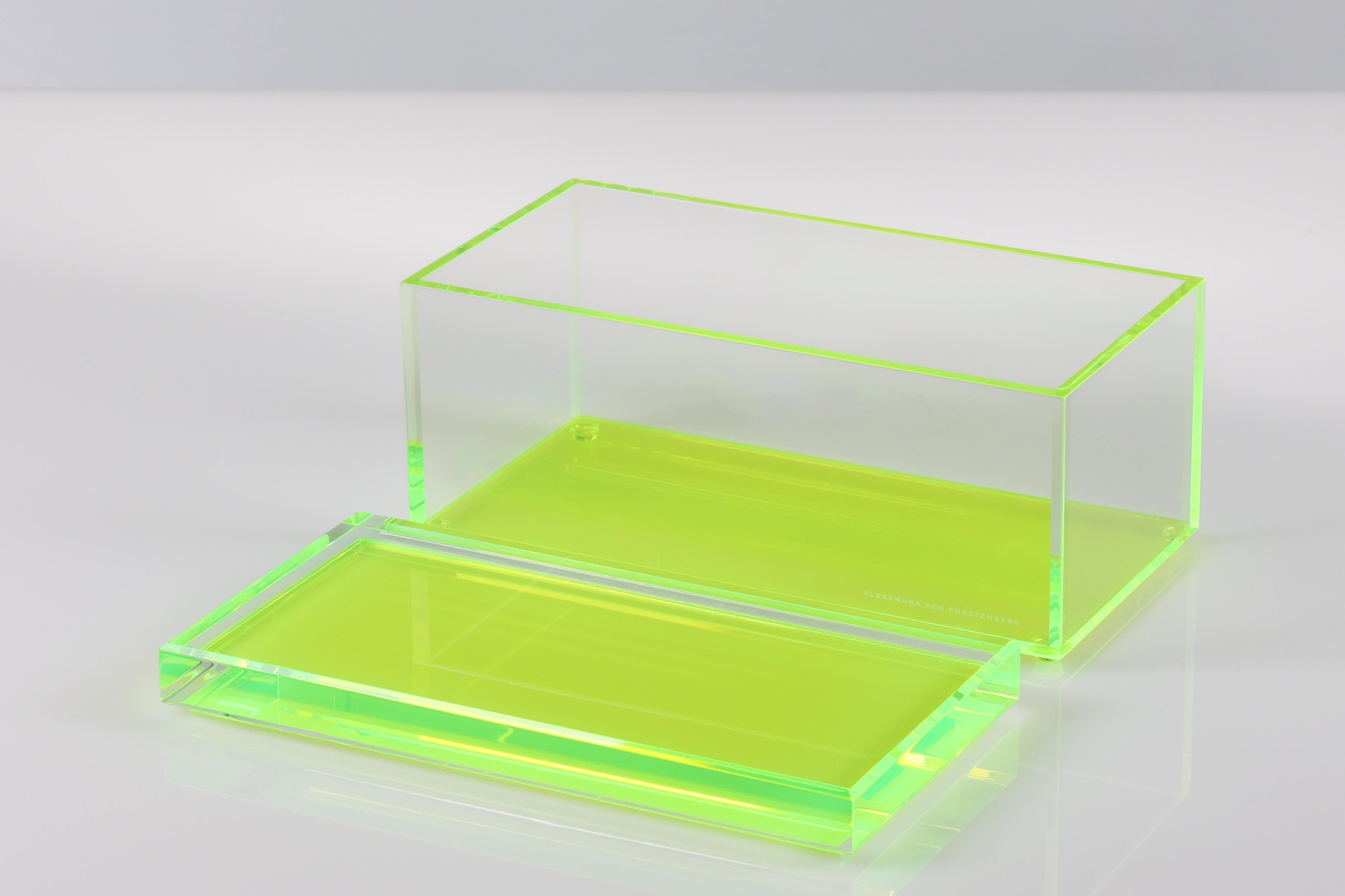 Alexandra Von Furstenberg Caja acrílica del tesoro en verde - Caja de almacenaje grande Moderno en venta