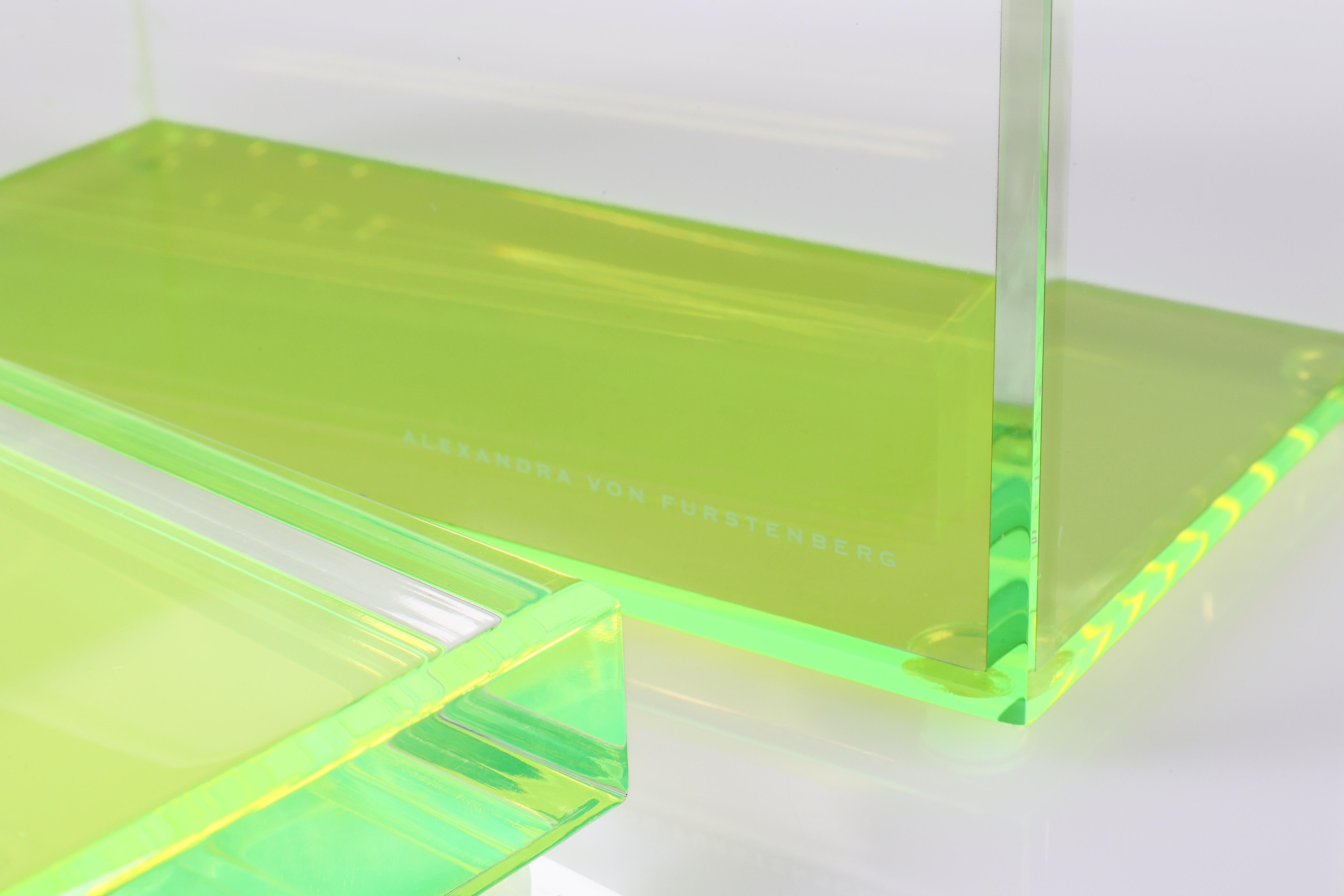 Alexandra Von Furstenberg Caja acrílica del tesoro en verde - Caja de almacenaje grande Estadounidense en venta