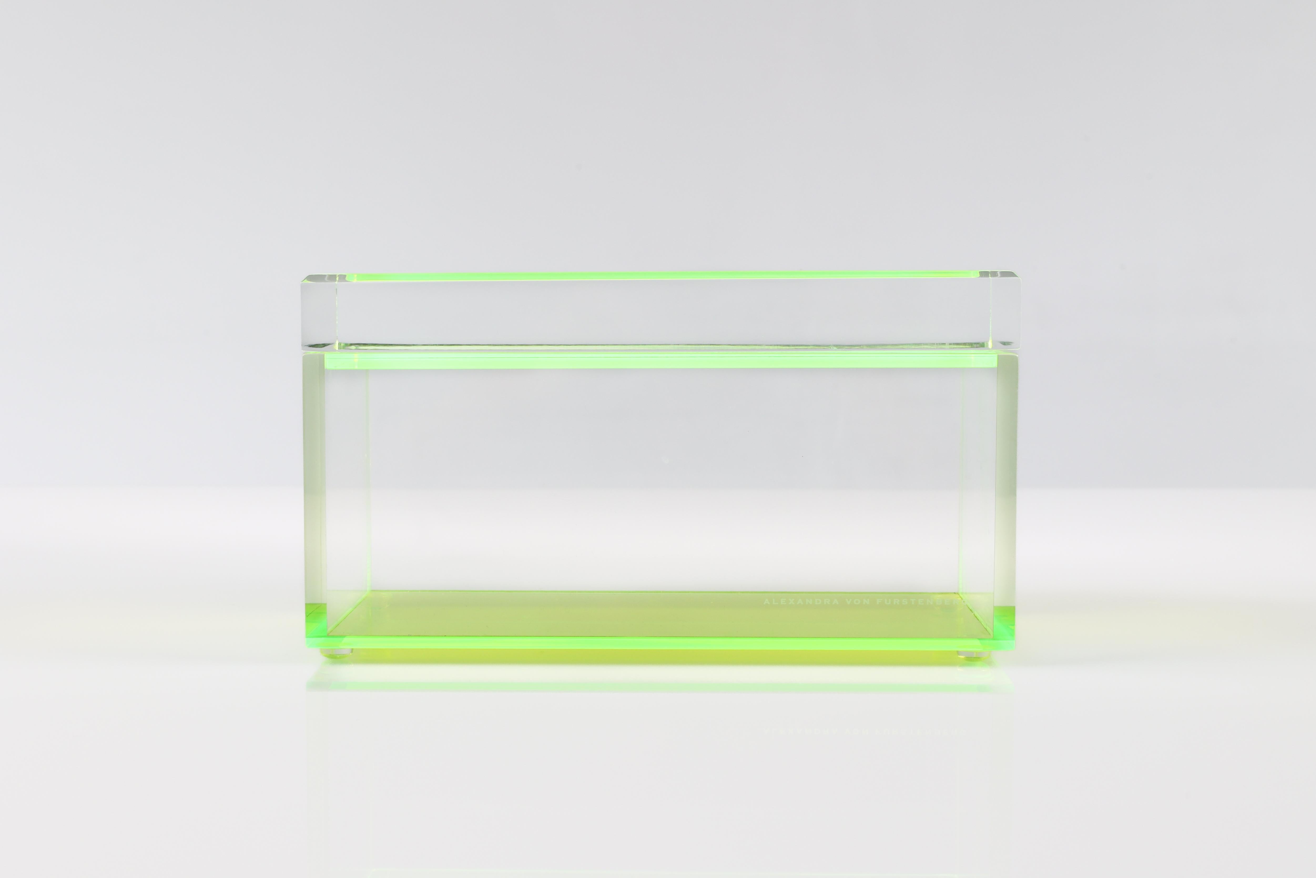 Alexandra Von Furstenberg Caja acrílica del tesoro en verde - Caja de almacenaje grande Biselado en venta