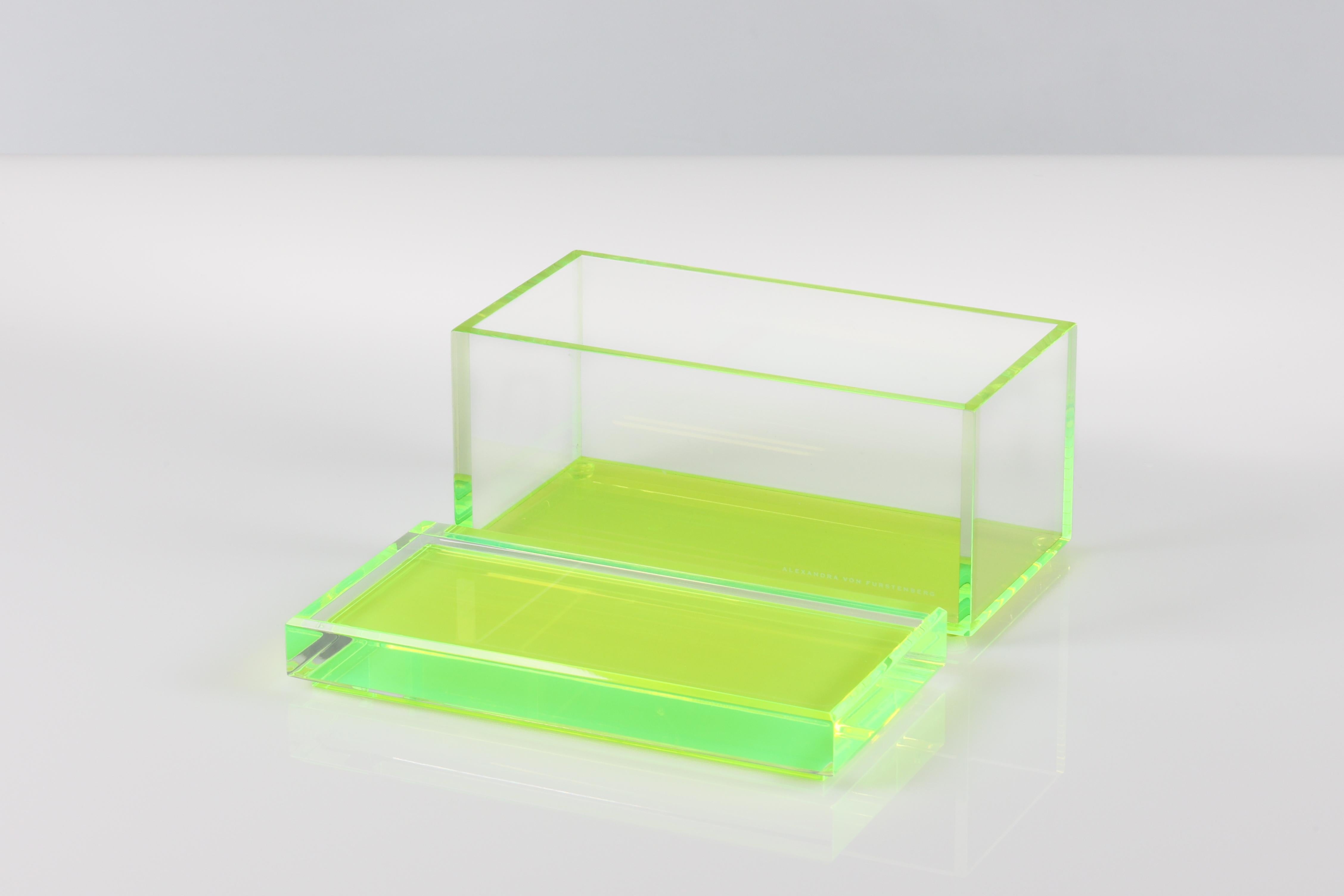 Moderne Alexandra Von Furstenberg Boîte à trésors en acrylique verte - Boîte de rangement moyenne en vente