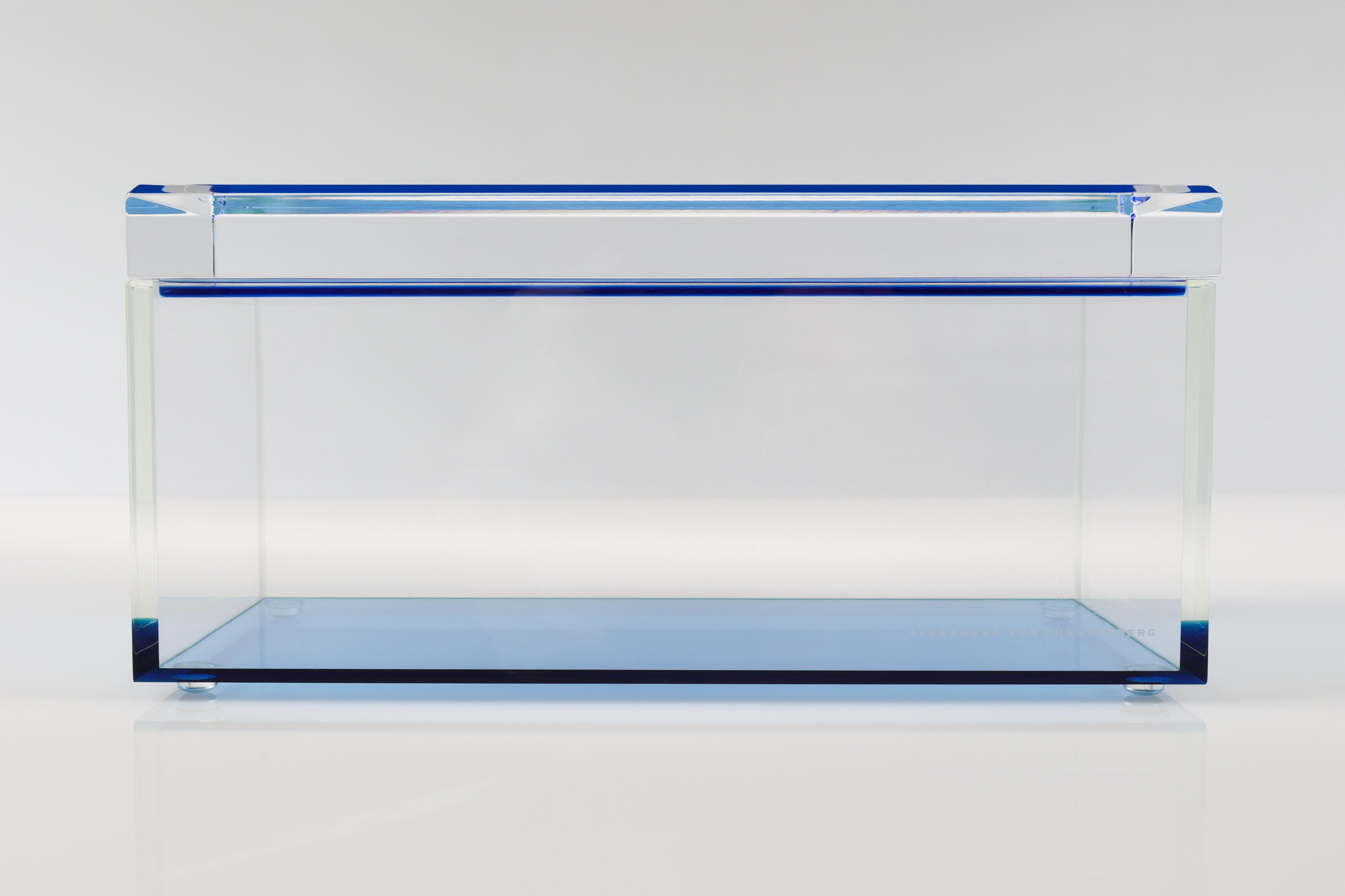 Alexandra Von Furstenberg Acryl-Schatzkiste in Lagune - Große Aufbewahrungsbox (Abgeschrägt) im Angebot