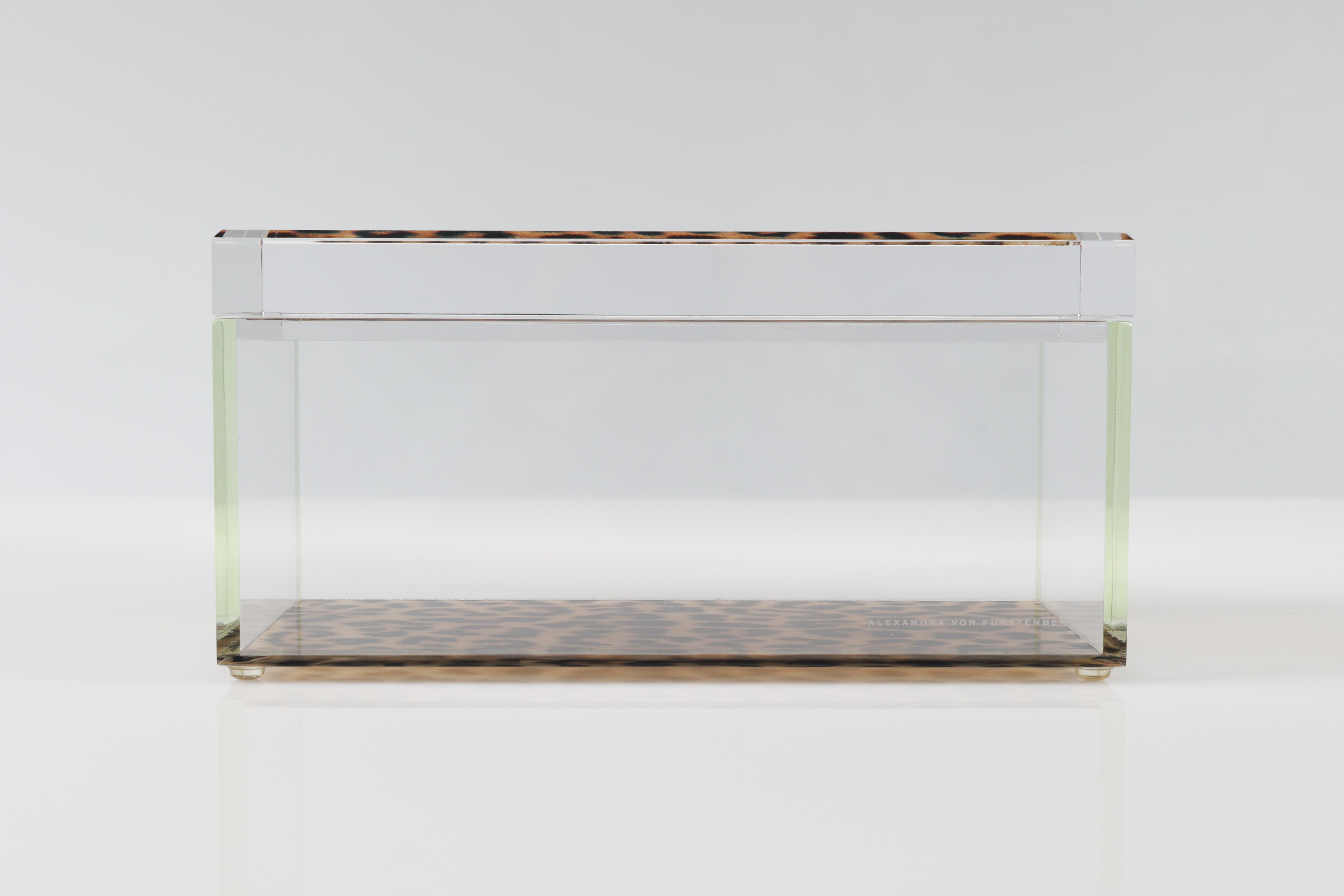 Alexandra Von Furstenberg Caja acrílica del tesoro en leopardo - Caja de almacenaje grande Biselado en venta