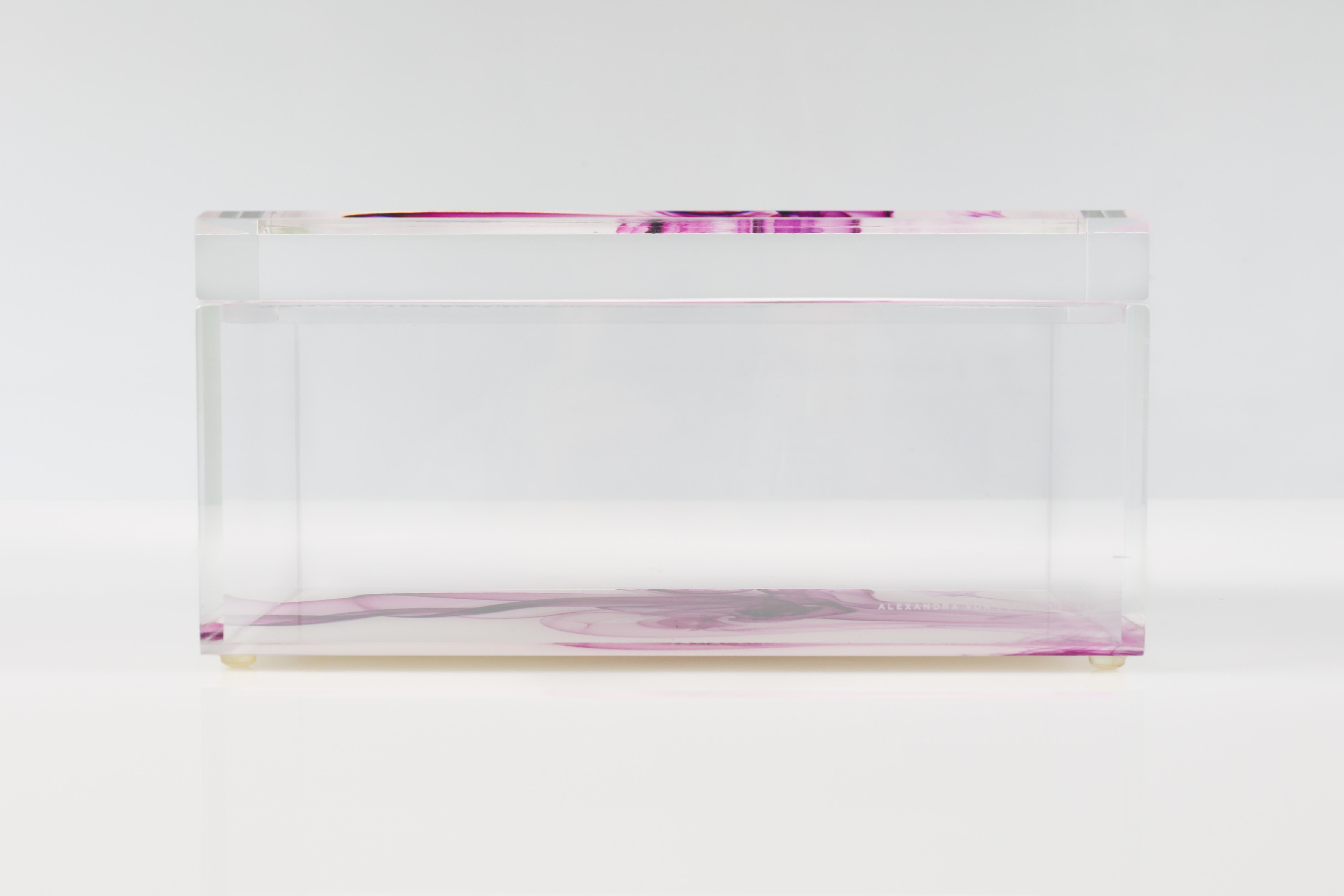 Caja acrílica del tesoro Alexandra Von Furstenberg en magenta ahumado - Caja grande Biselado en venta