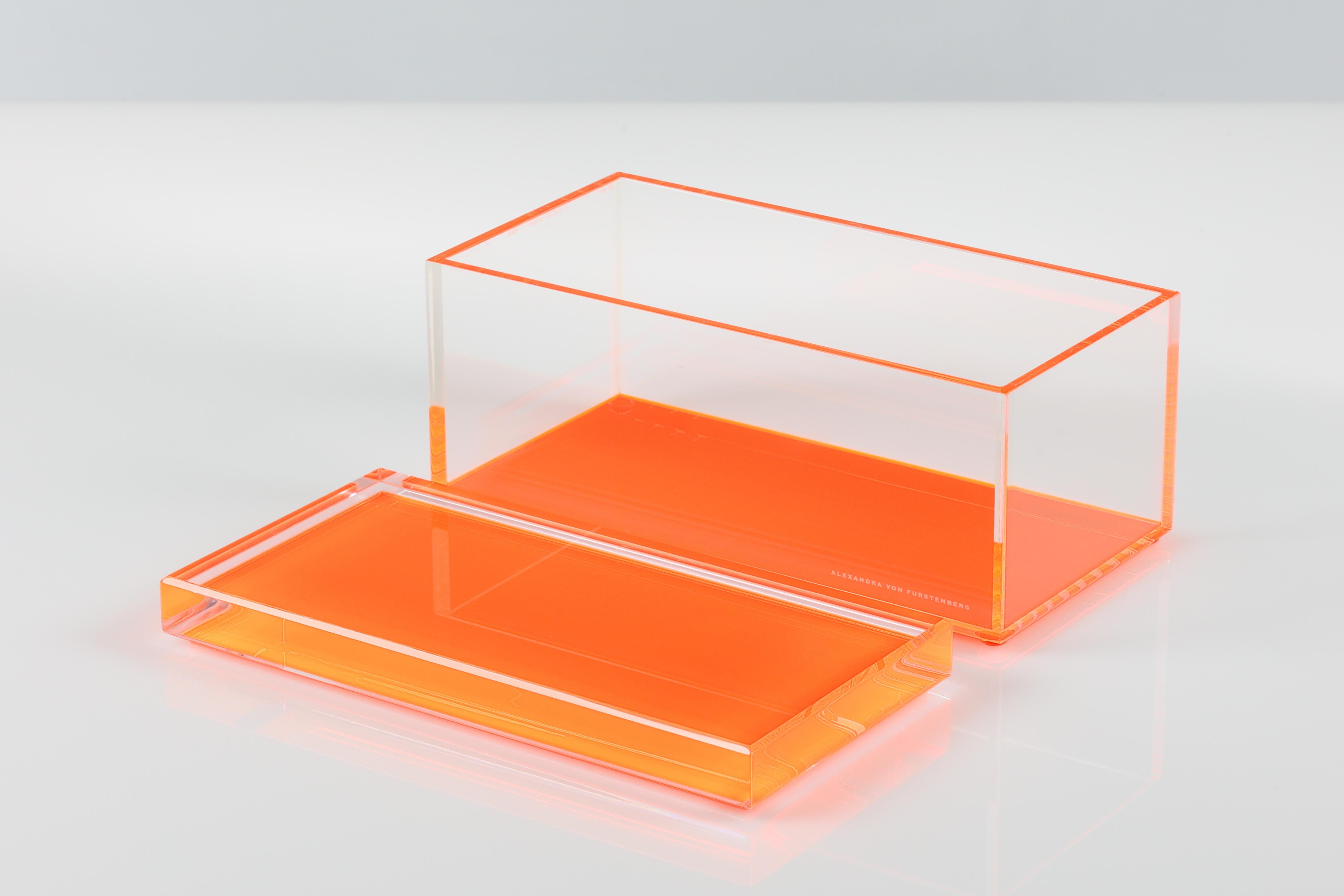 Alexandra Von Furstenberg Caja acrílica del tesoro en naranja - Caja de almacenaje grande Moderno en venta