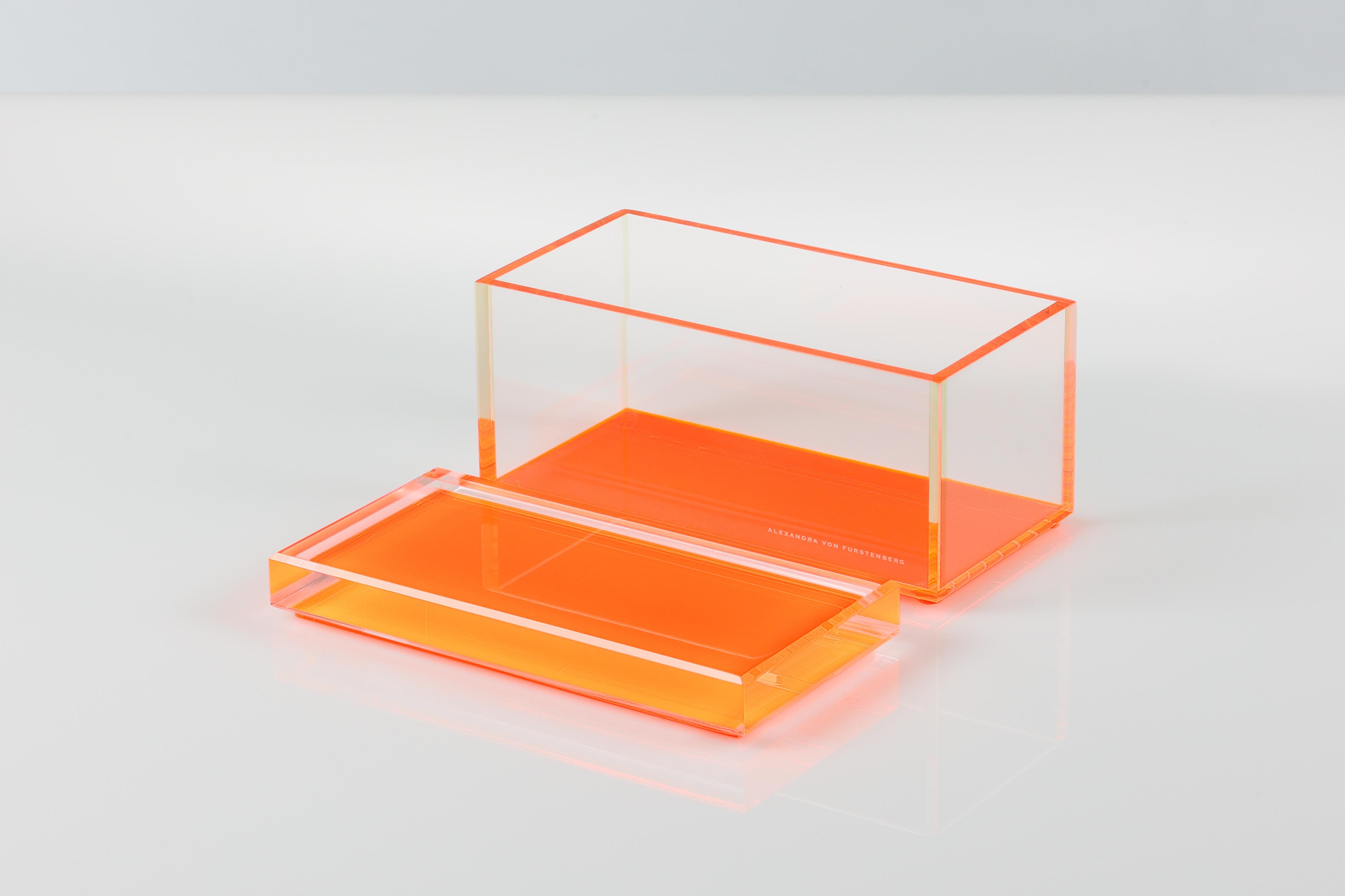 Alexandra Von Furstenberg Caja acrílica del tesoro en naranja - Caja de almacenaje mediana Moderno en venta