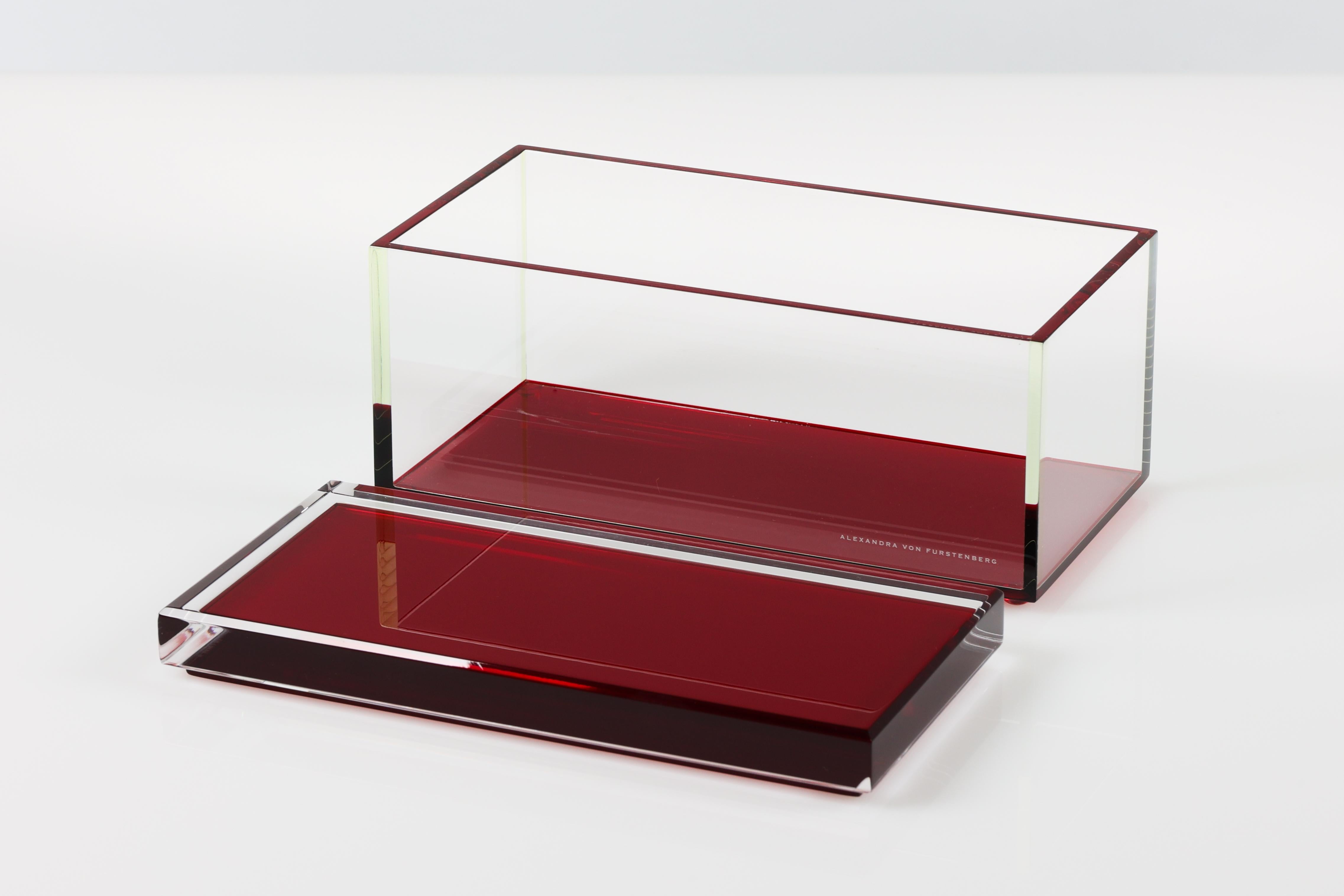 Alexandra Von Furstenberg Acryl-Schatzkiste in Rubin - Große Aufbewahrungsbox (Moderne) im Angebot