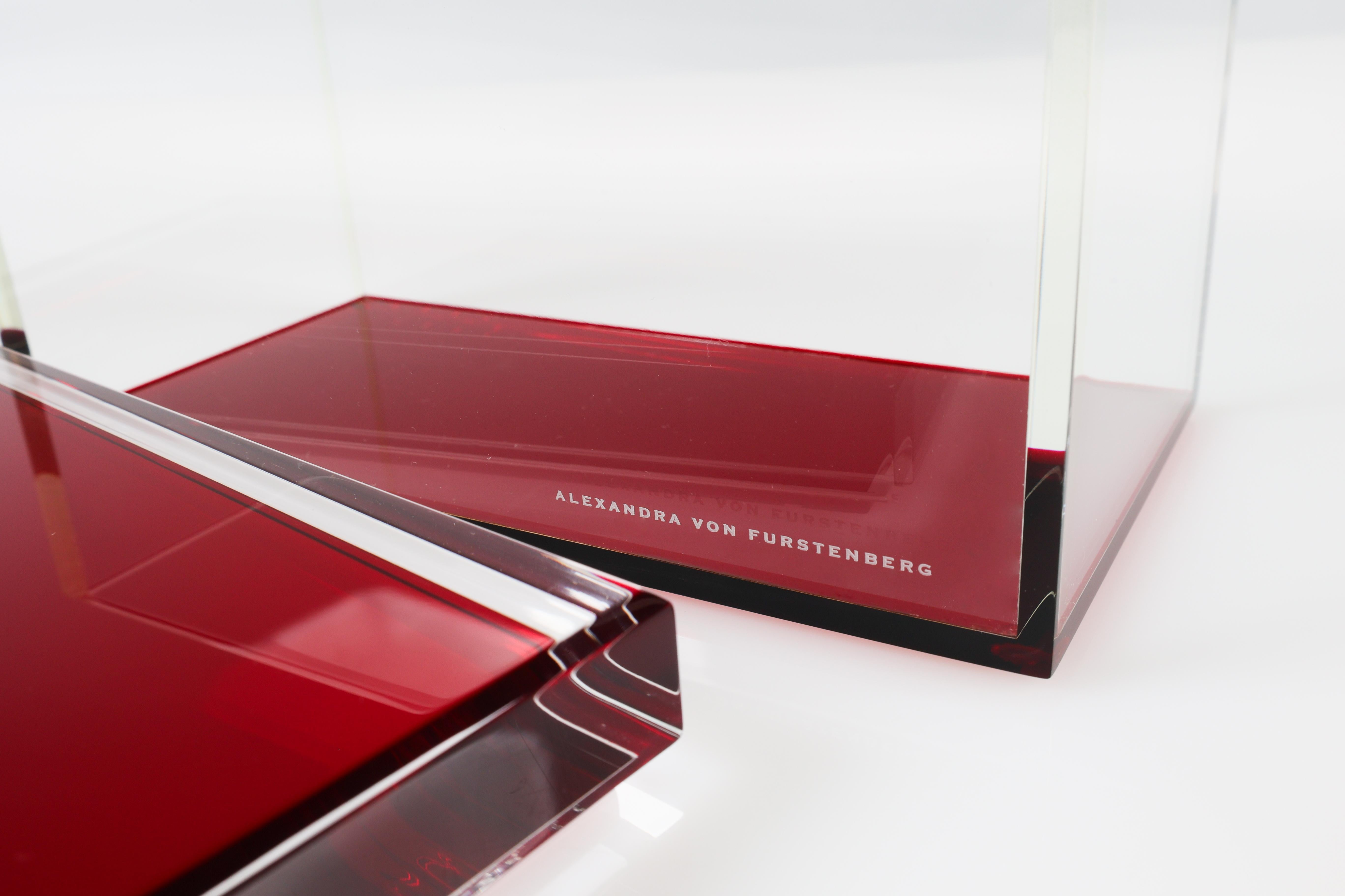 Alexandra Von Furstenberg Acryl-Schatzkiste in Rubin - Große Aufbewahrungsbox (amerikanisch) im Angebot