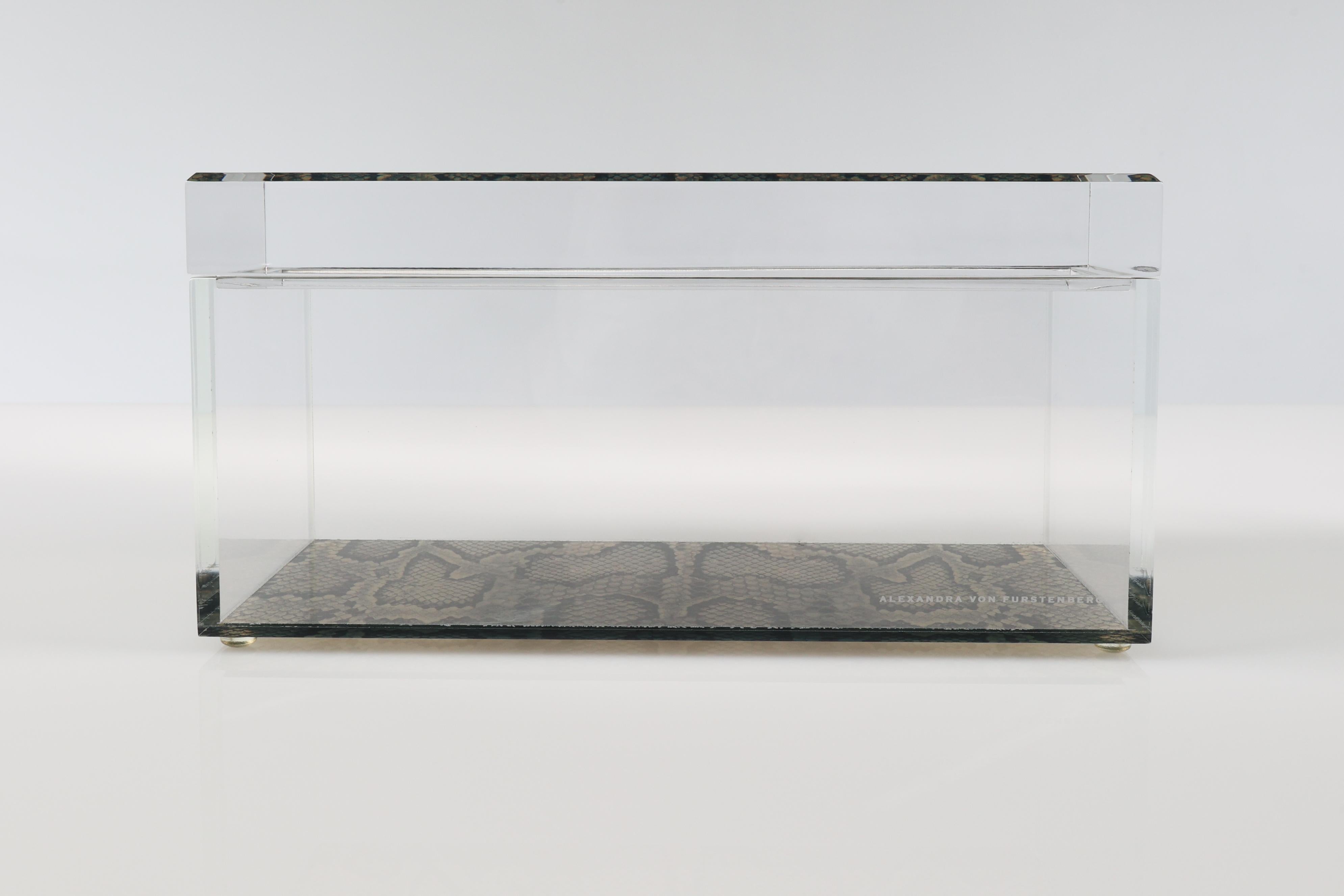Caja acrílica del tesoro Alexandra Von Furstenberg con estampado de serpiente - Caja grande Biselado en venta